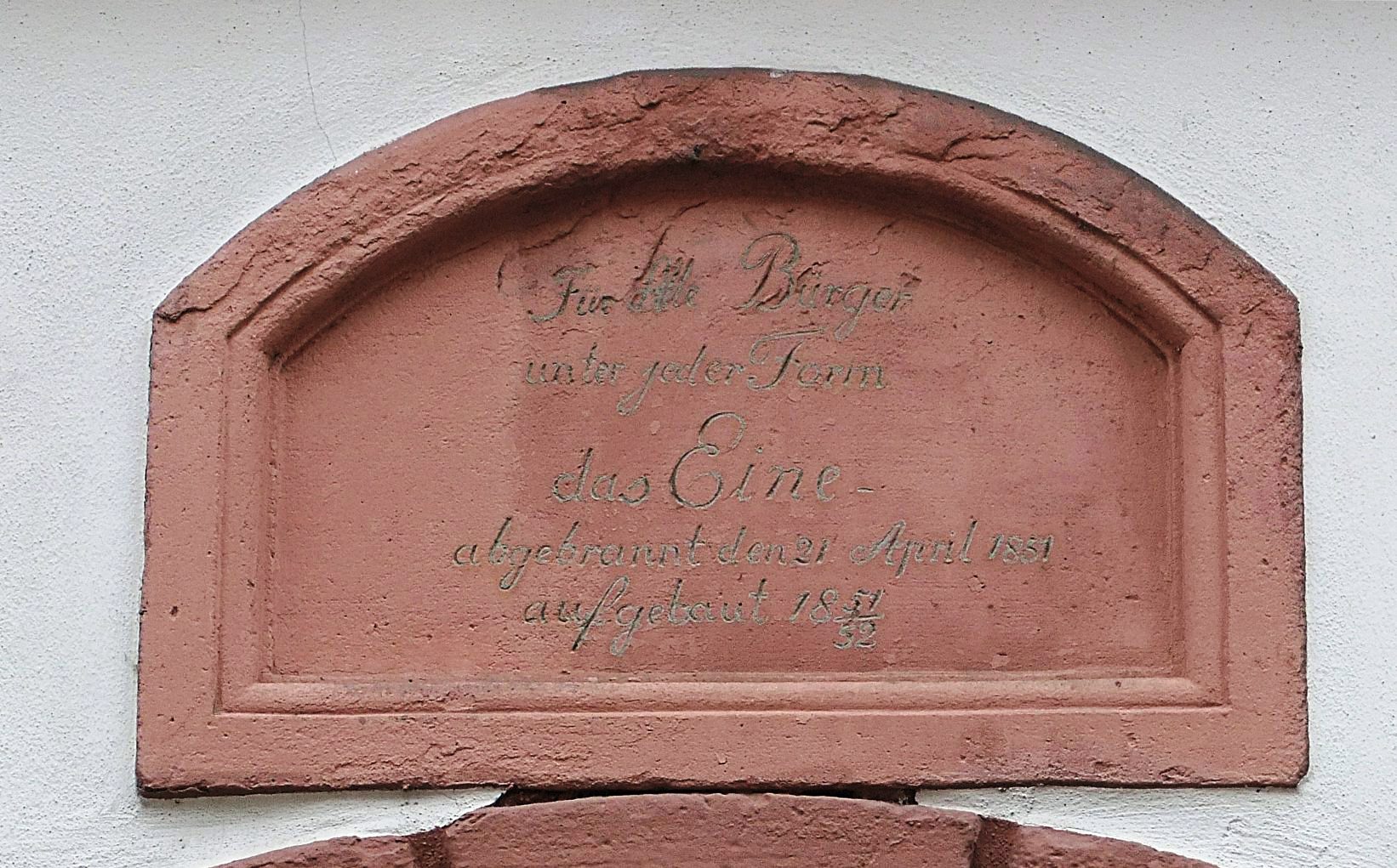 Datei:Altes Rathaus Hemsbach Inschrift 1.JPG