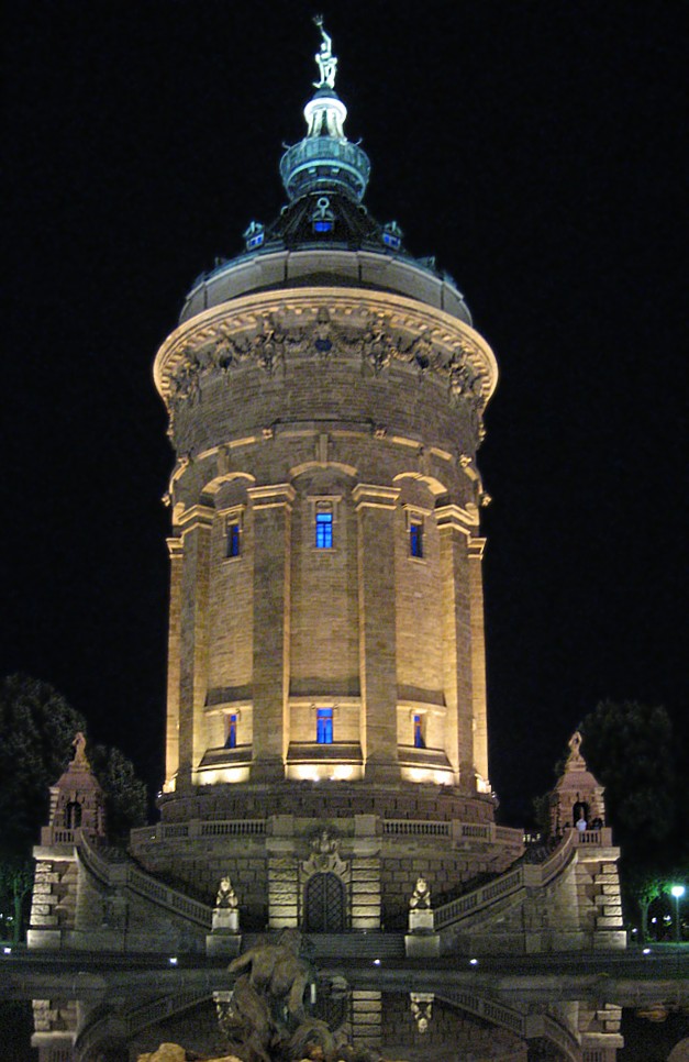 Mannheimer Wasserturm bei Nacht