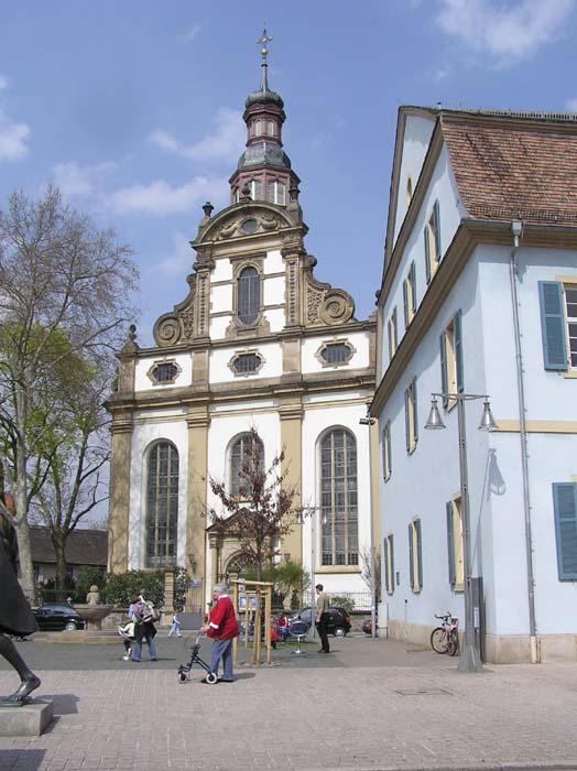 Dreifaltigkeitskirche von der Maximilianstraße aus