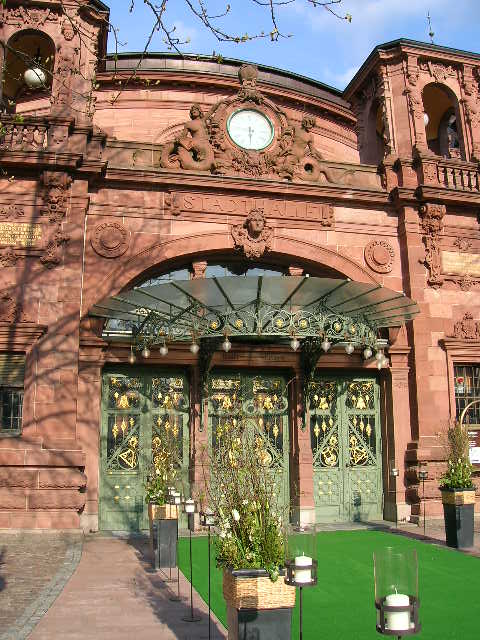 Eingang des Kongresshaus in Heidelberg