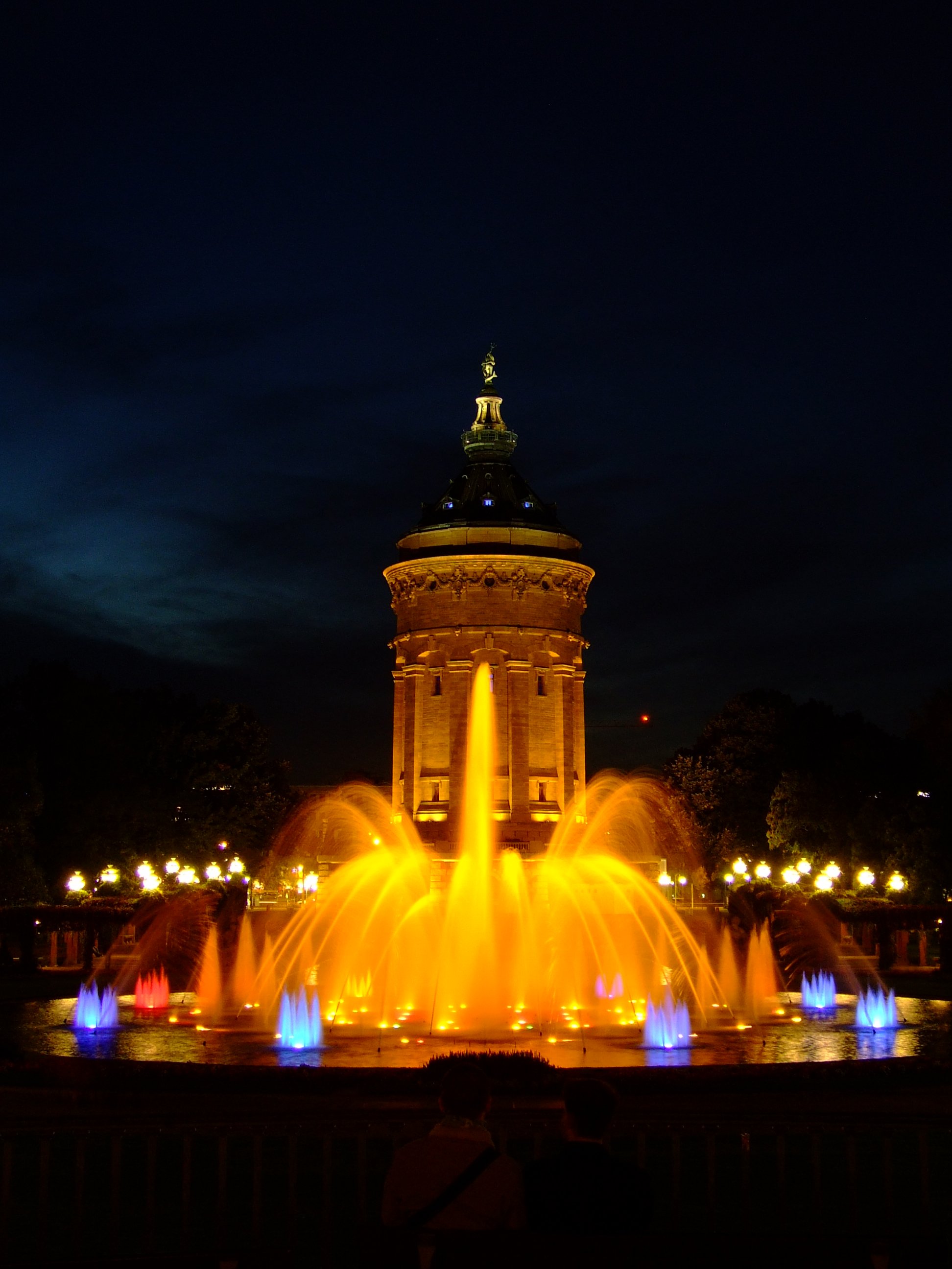 Datei:Mannheim Wasserturm Nacht 4.jpg