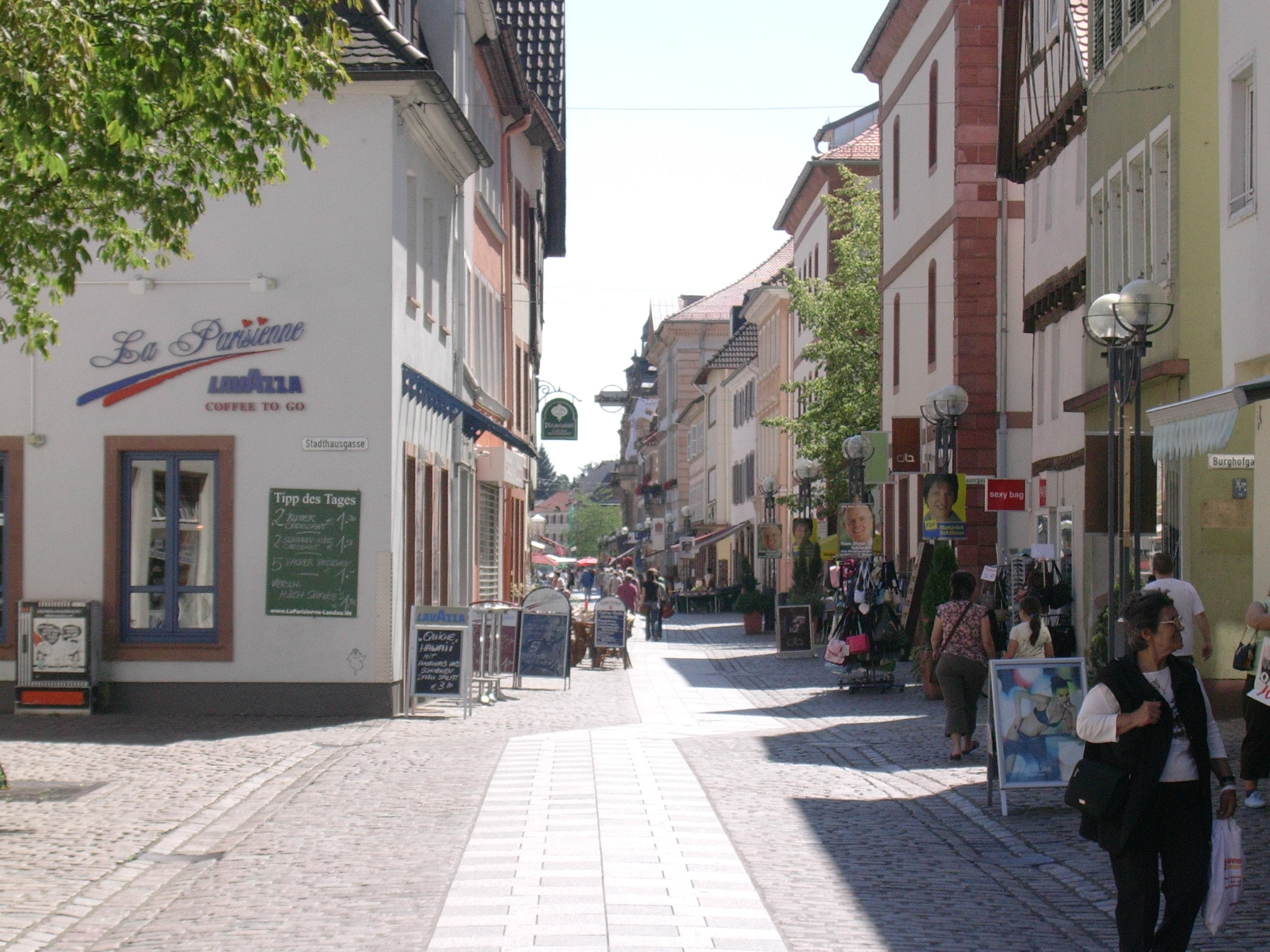 Die Marktstraße vom oberen Ende der Fußgängerzone aus gesehen