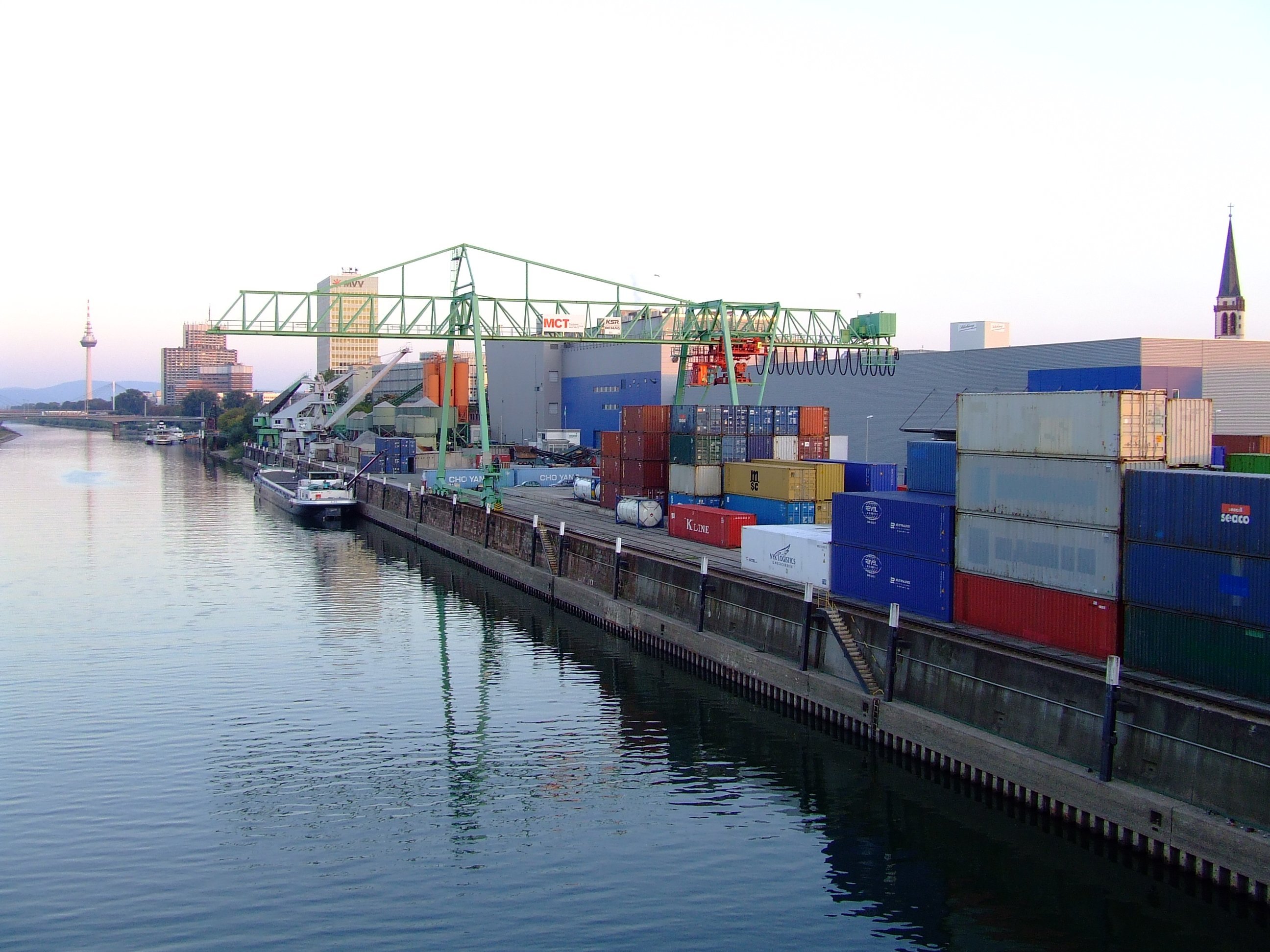 Datei:Mannheim Containerumschlag Am Salzkai 1.jpg