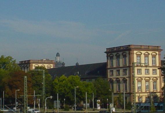 Datei:Schloss Mannheim Ostflügel.jpg