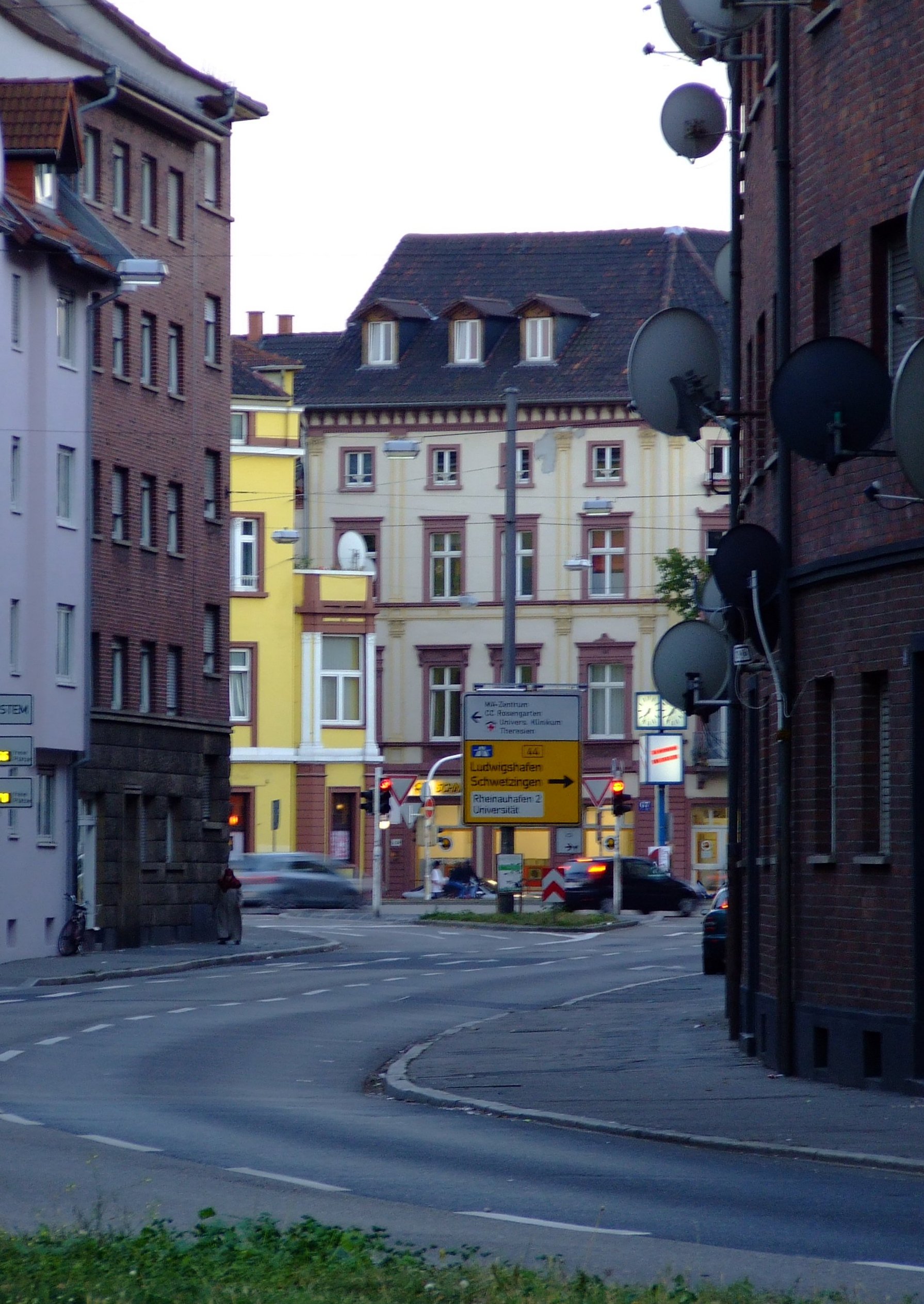 Blick durch die Dalbergstraße Richtung Luisenring