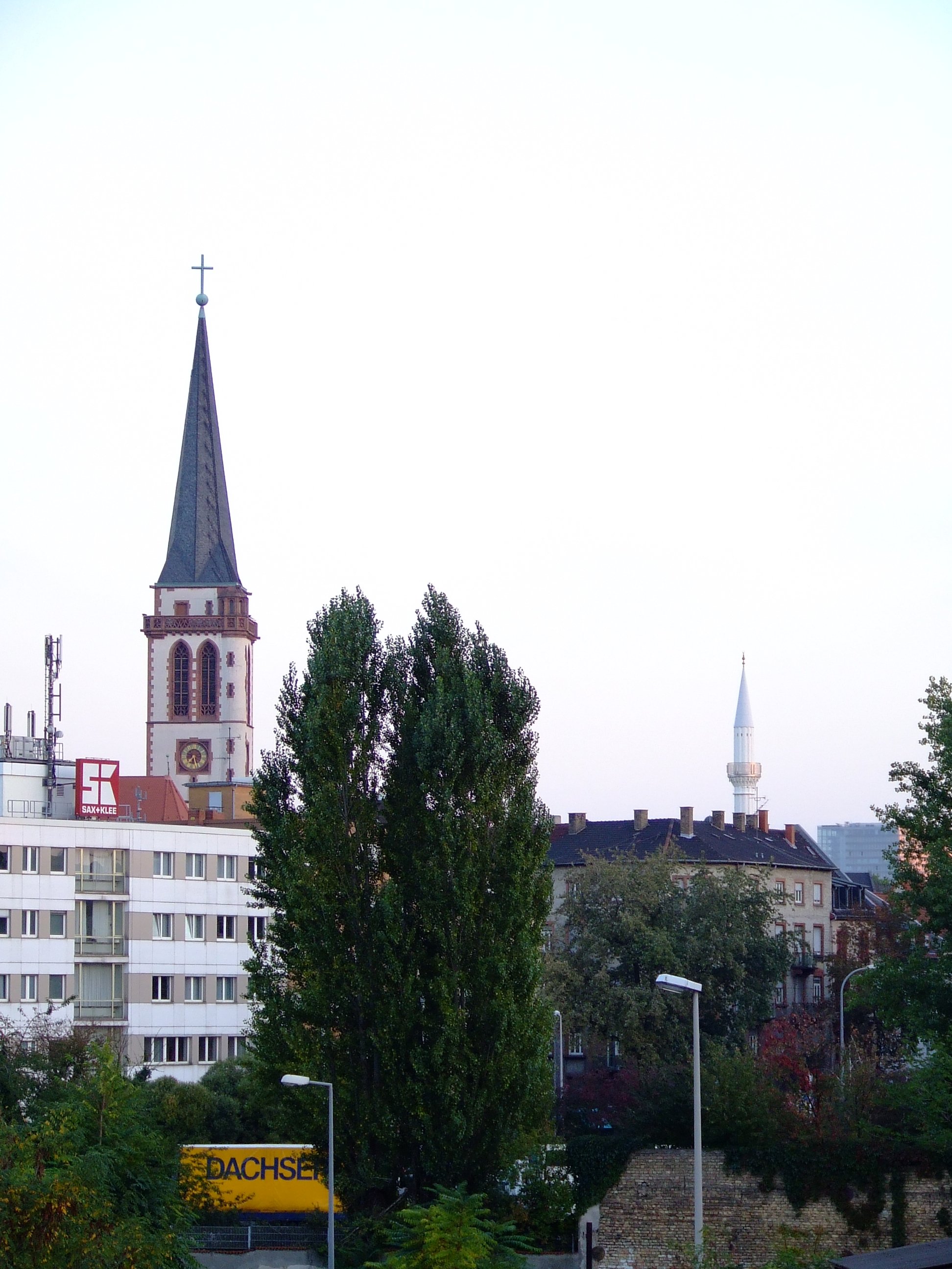 Datei:Mannheim Liebfrauenkirche und Moschee Minarett 1.jpg