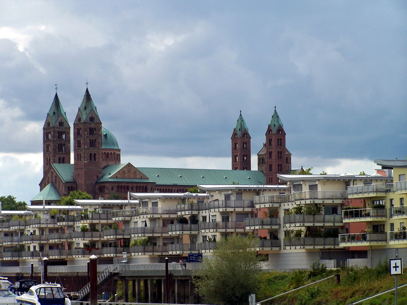 Datei:Speyerer Dom vom Rhein aus 1.jpg