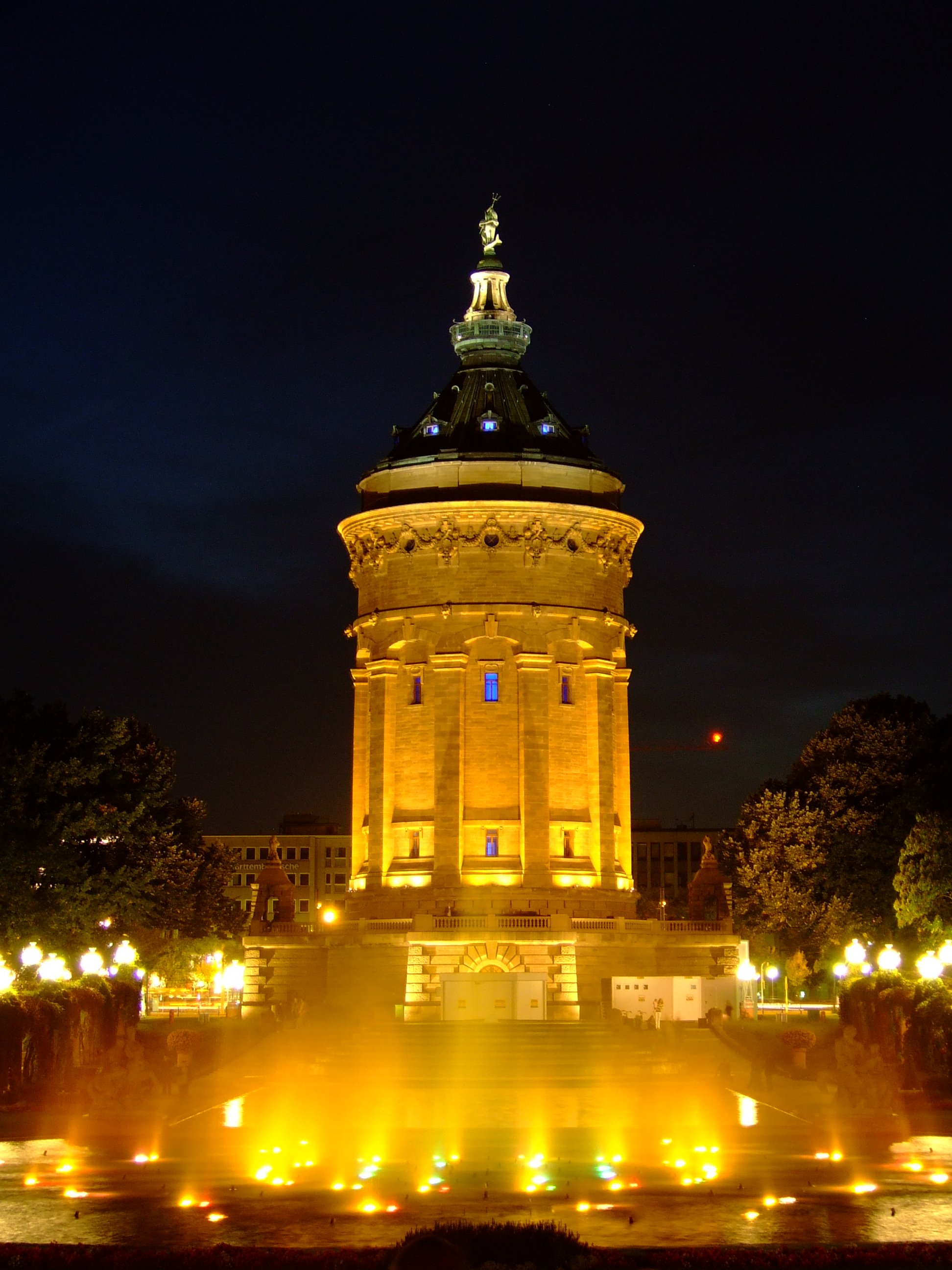 Datei:Mannheim Wasserturm Nacht 3.jpg