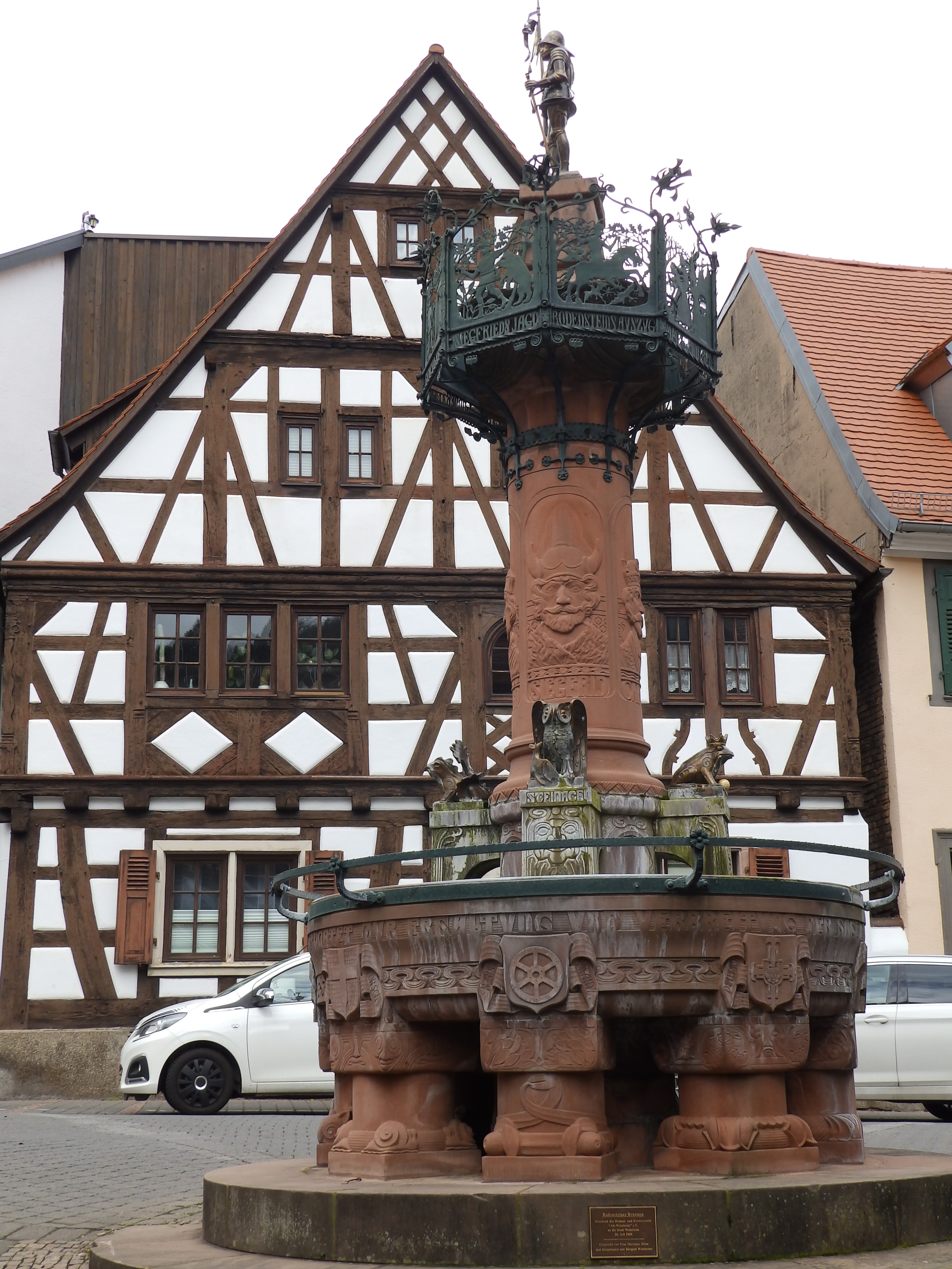 Datei:Weinheim Rodensteiner Brunnen.JPG