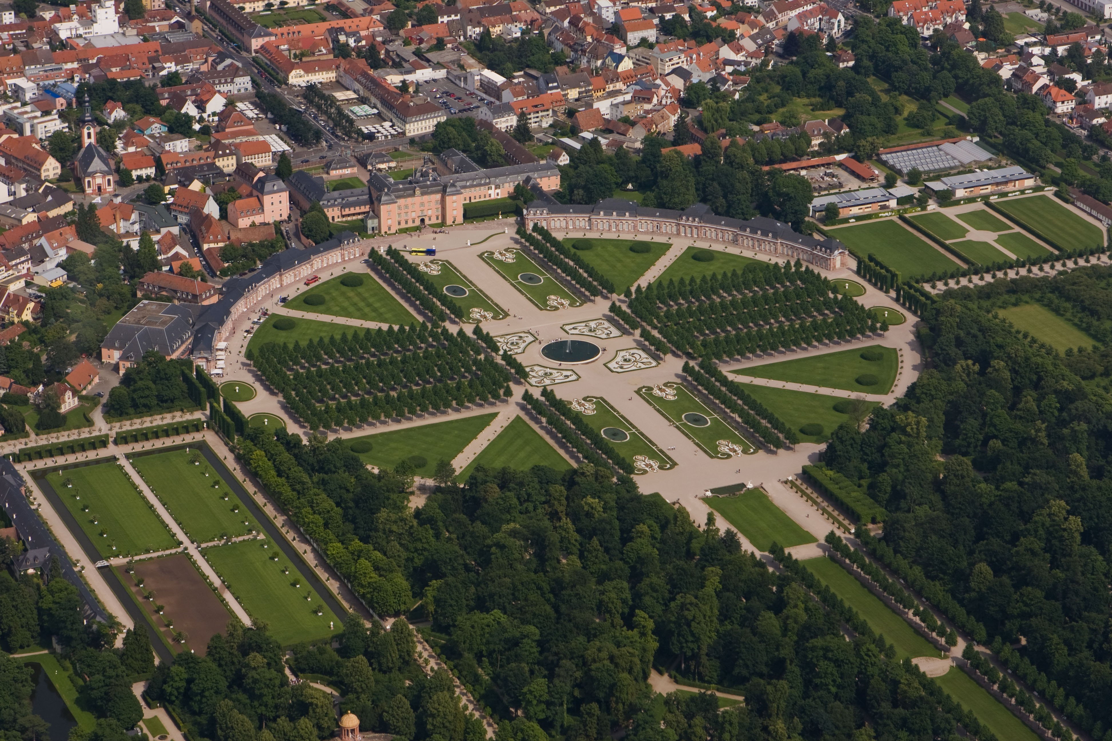 Datei:Luftaufnahme Schwetzingen Schloss 2.jpg