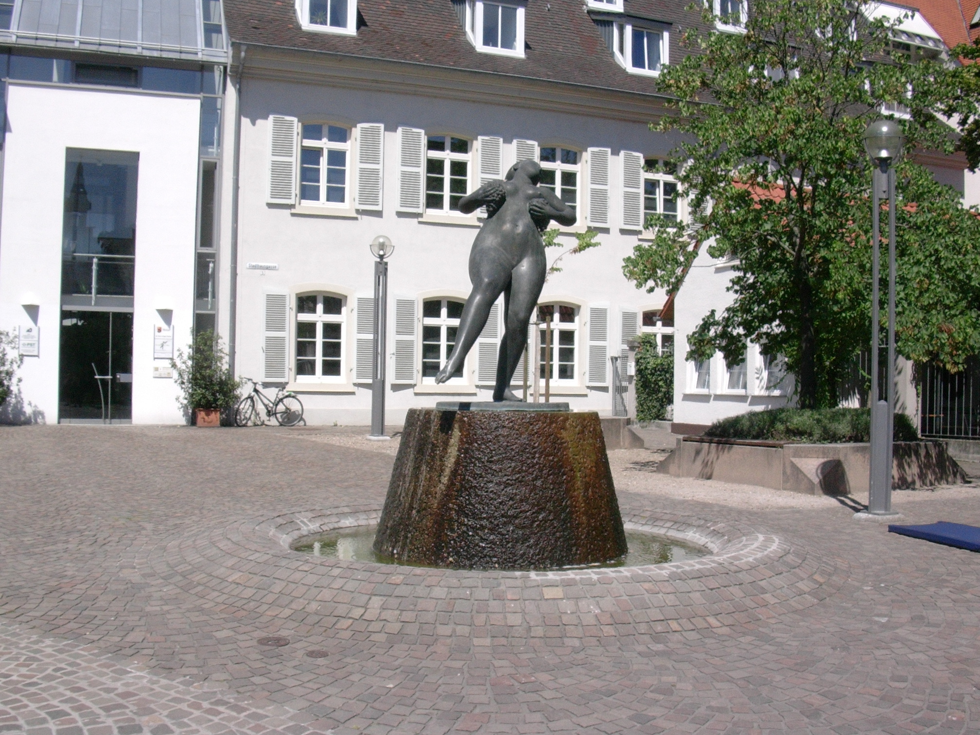 Brunnen auf dem Martha-Saalfeld-Platz