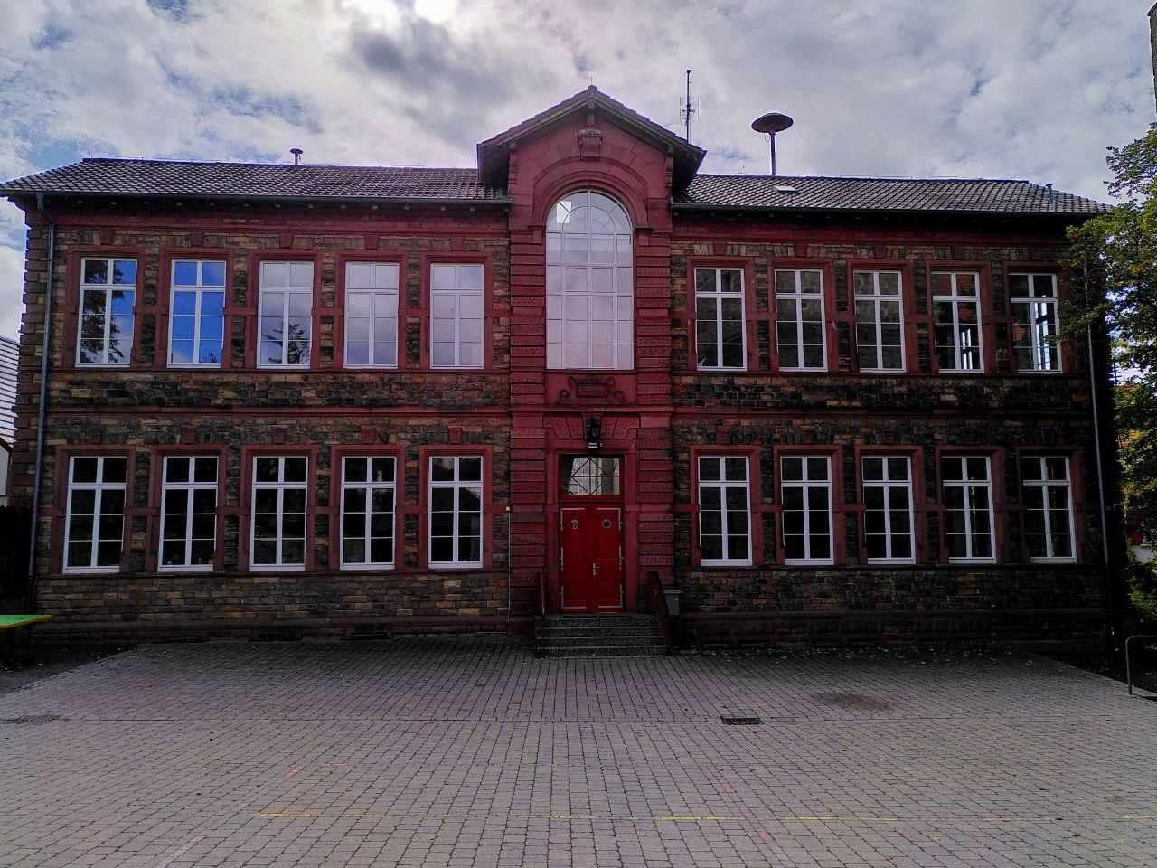 Datei:Grundschule Siebeldingen.jpg
