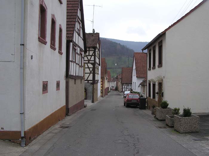 Straßenansicht in Ramberg