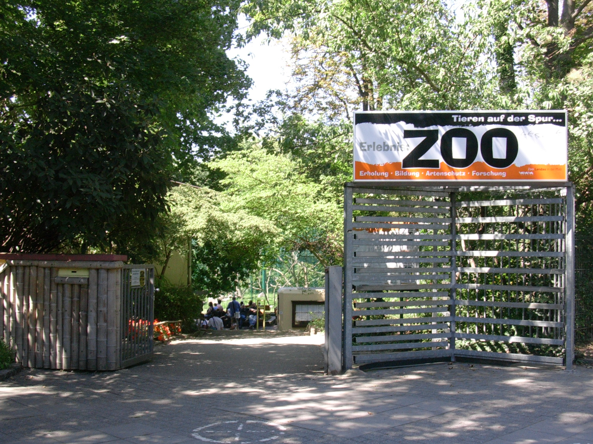 Der Eingang des Landauer Zoos