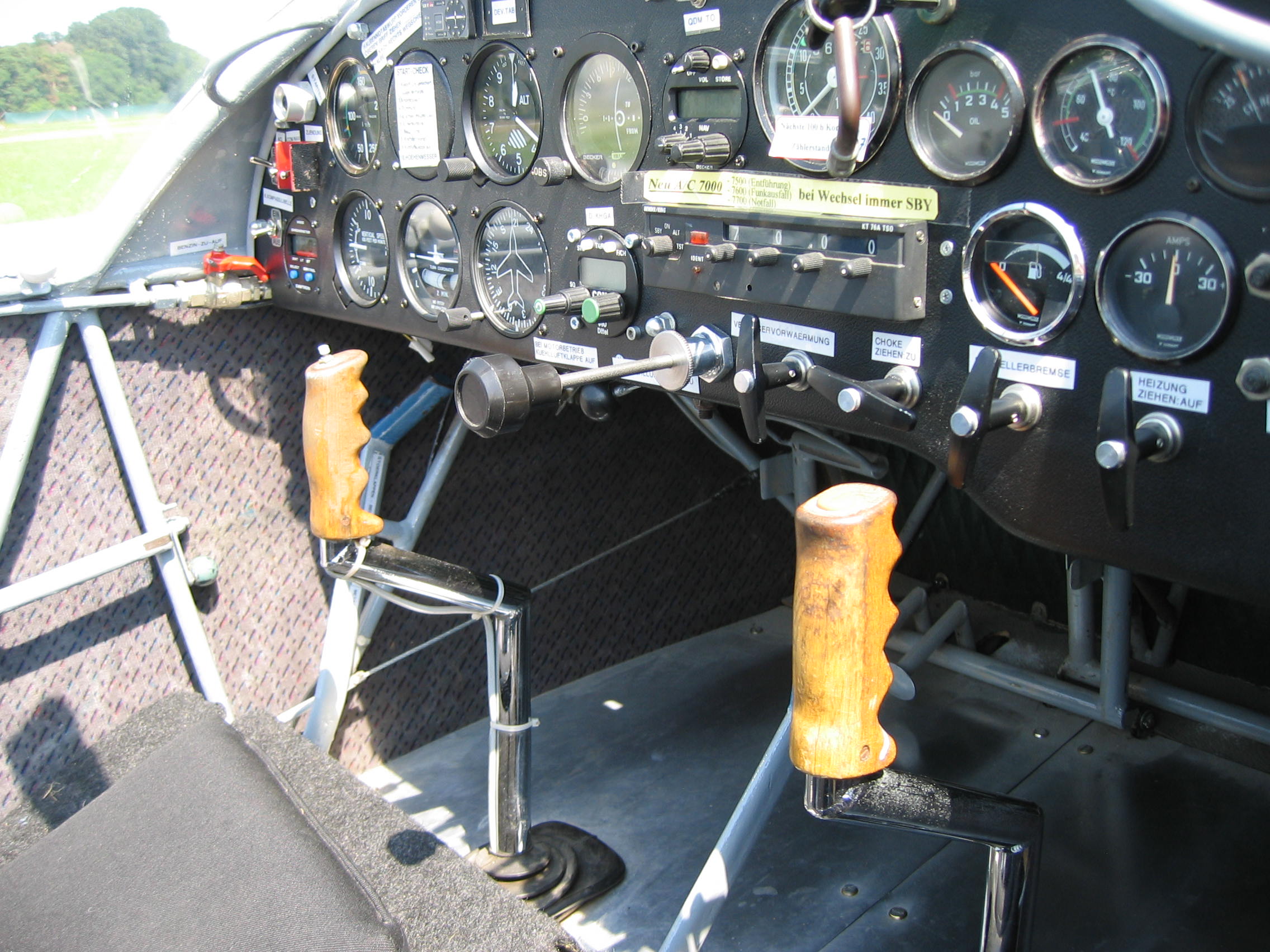Flugzeug Cockpit (Innenansicht)