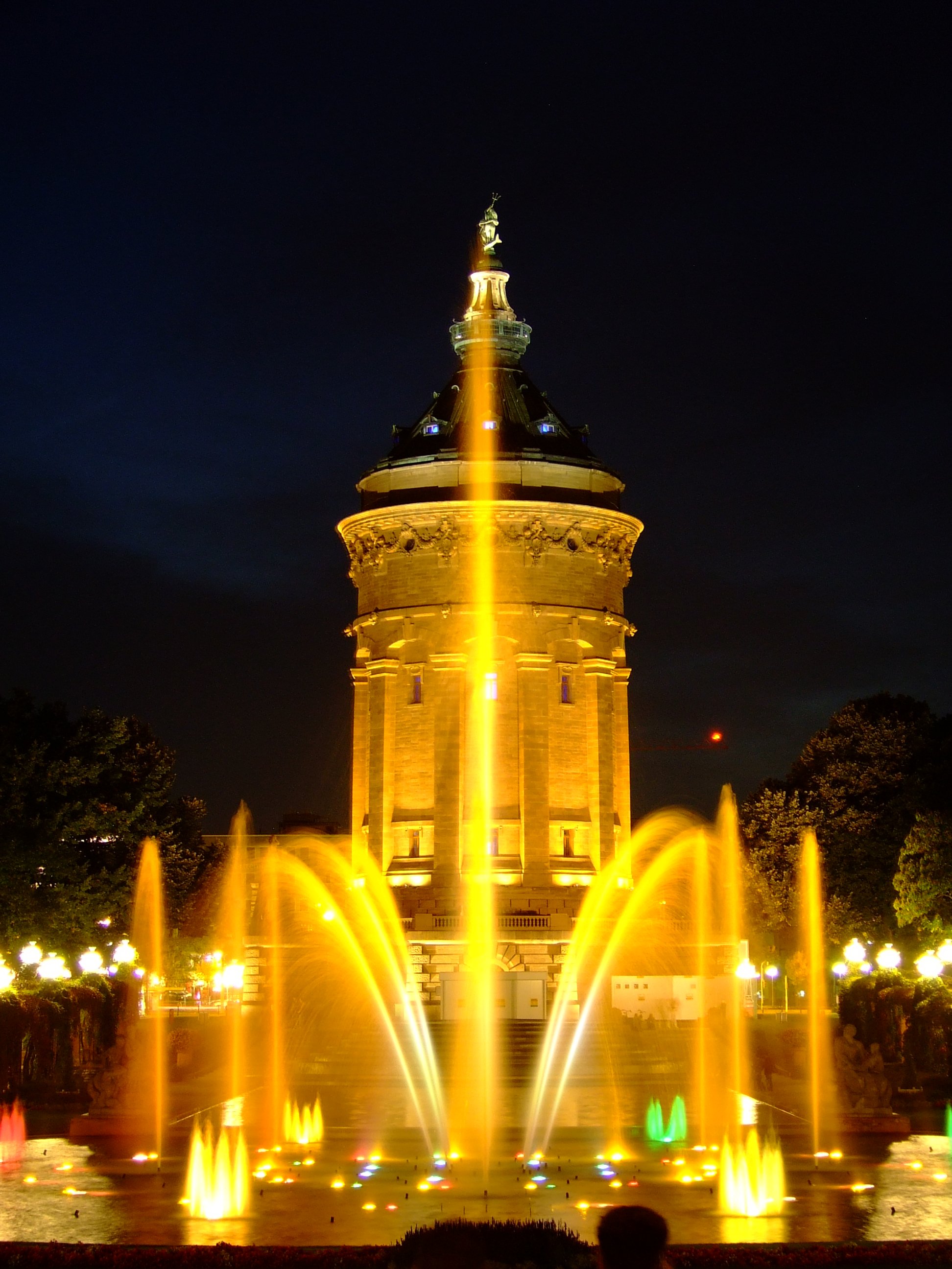 Datei:Mannheim Wasserturm Nacht 5.jpg
