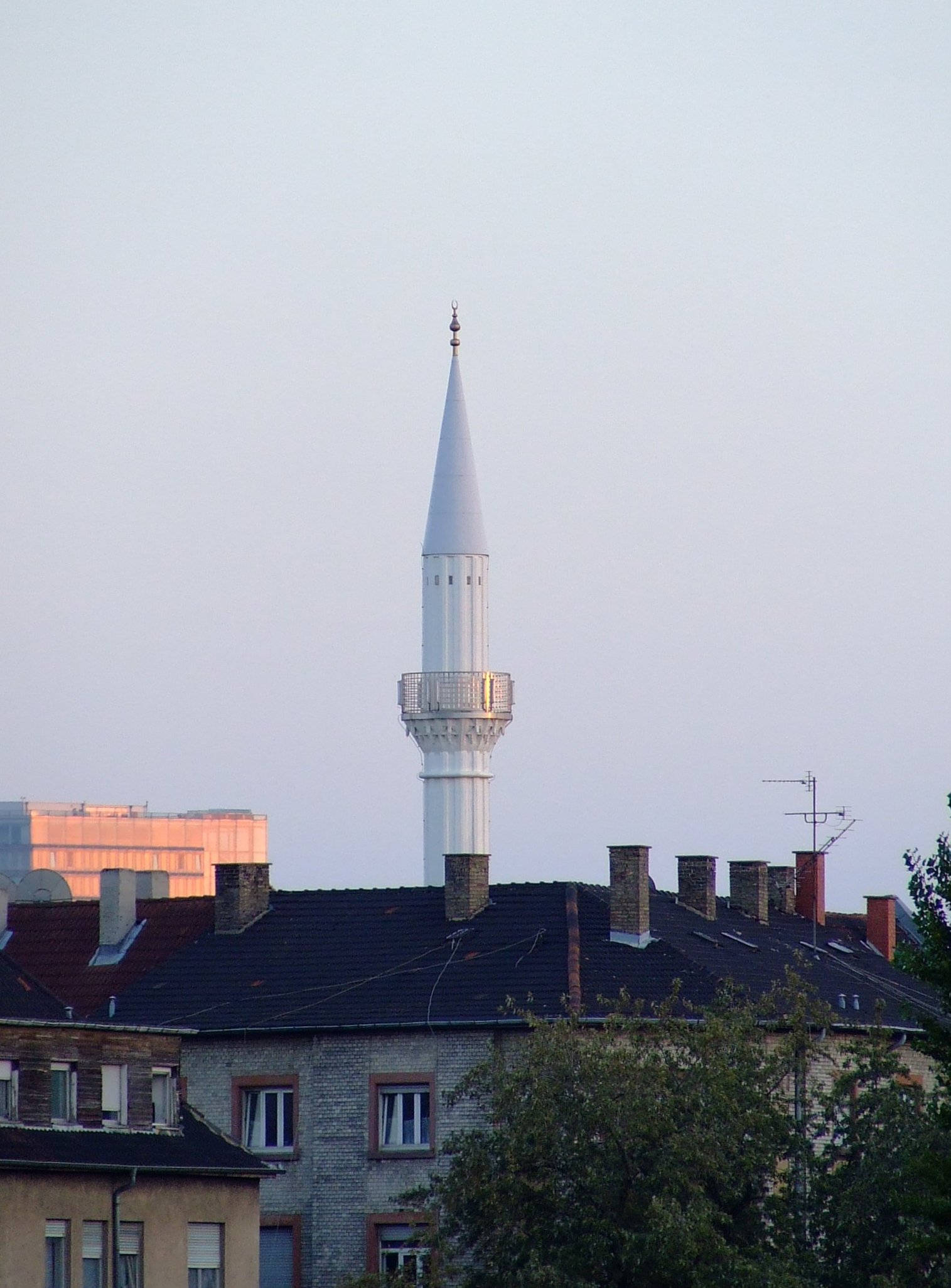 Datei:Mannheim Moschee Minarett 2.jpg