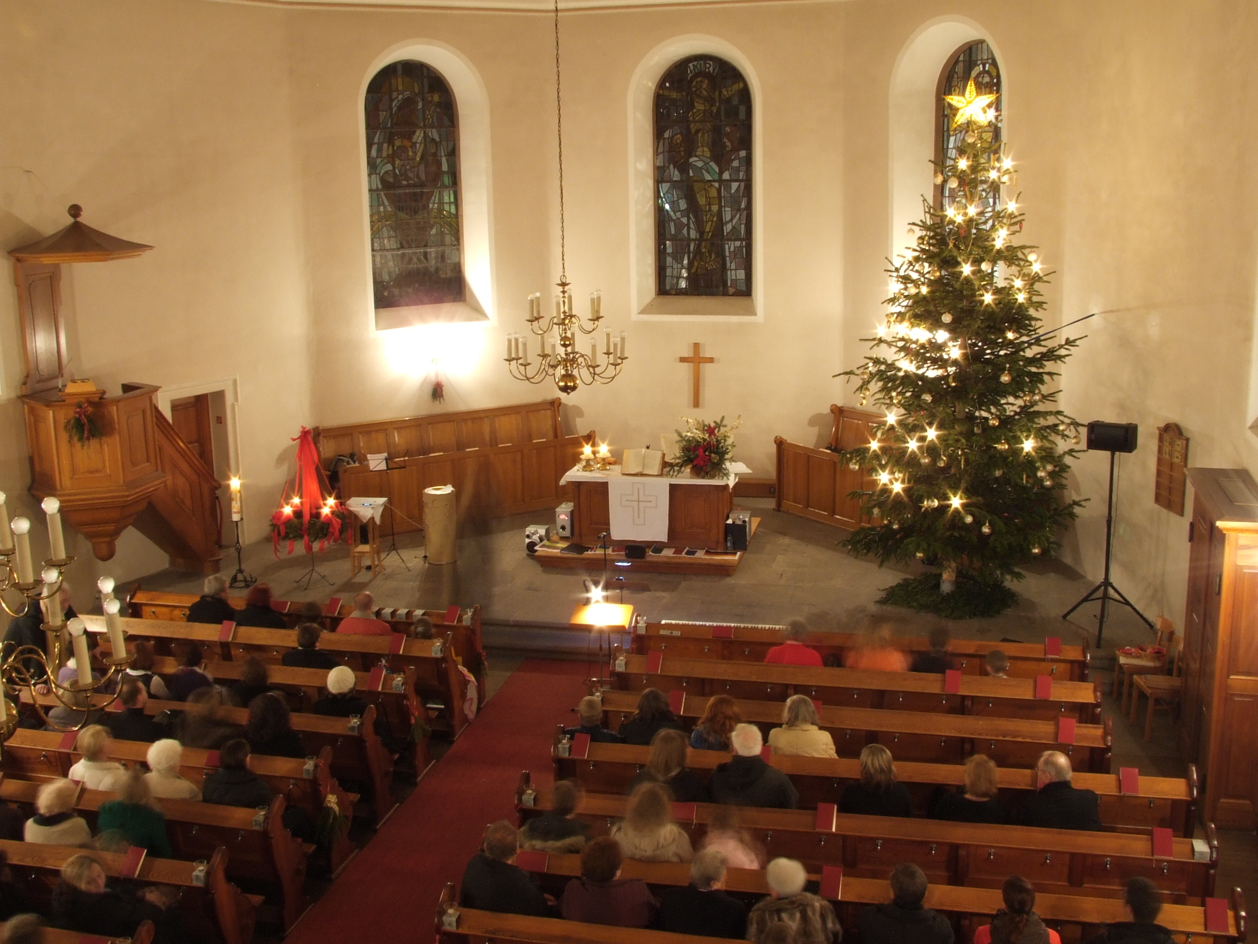 Christmette in der Paul-Gerhardt-Kirche in Rheingönheim