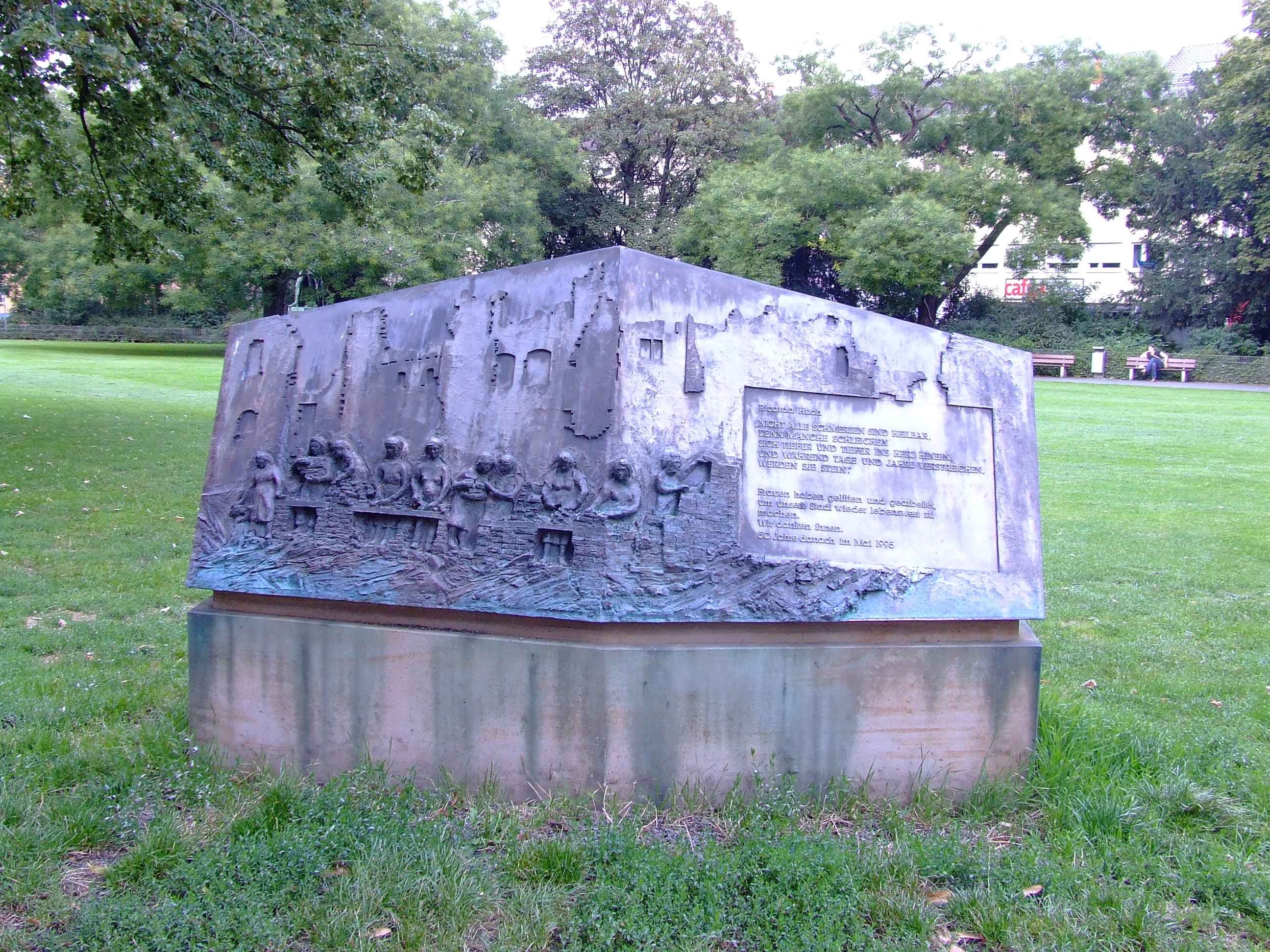 Gedenkstein für 50Jahre Wiederaufbau durch Mannheimer Frauen 1945