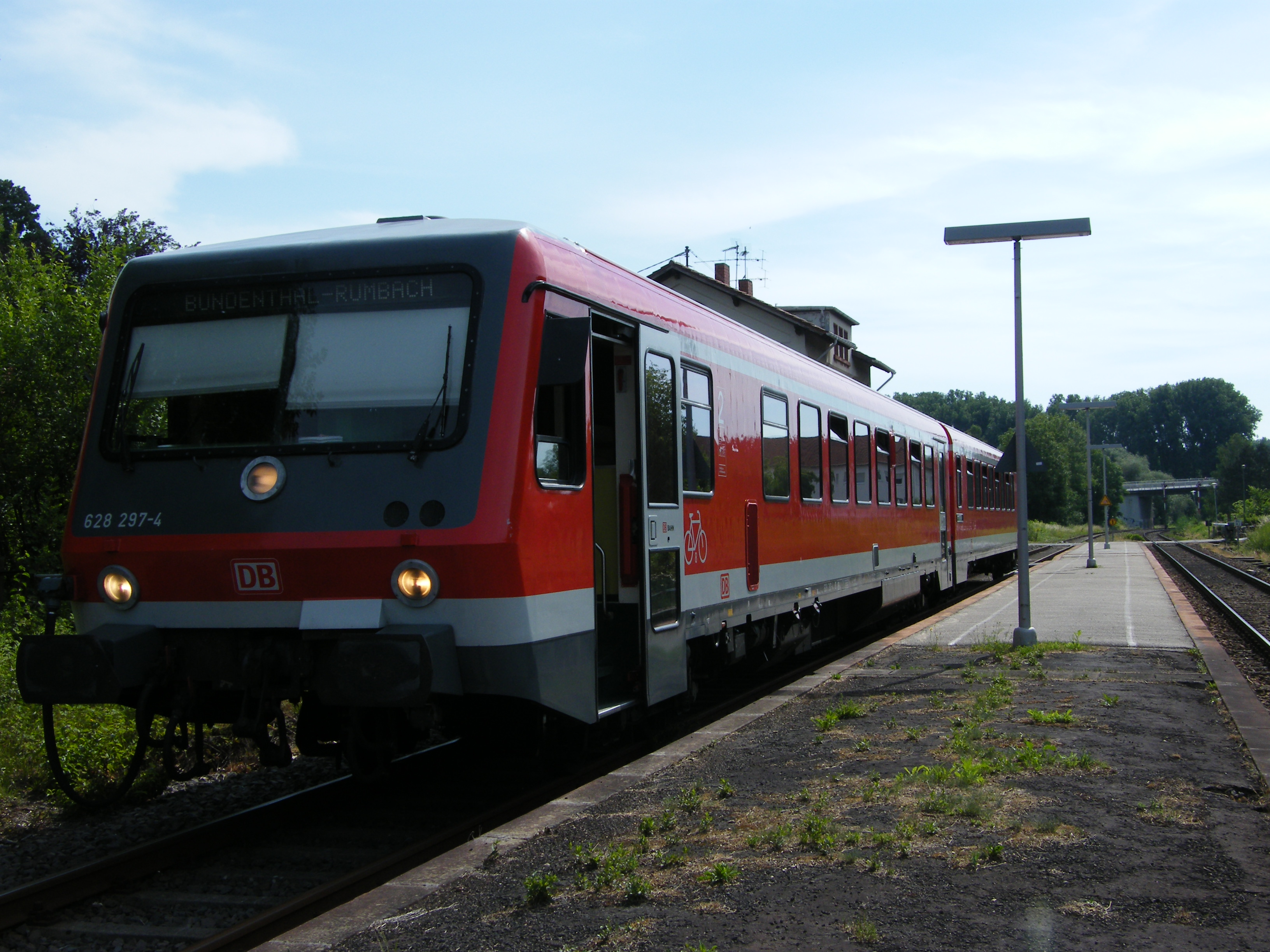 Datei:Godramstein Bahnhof.jpg