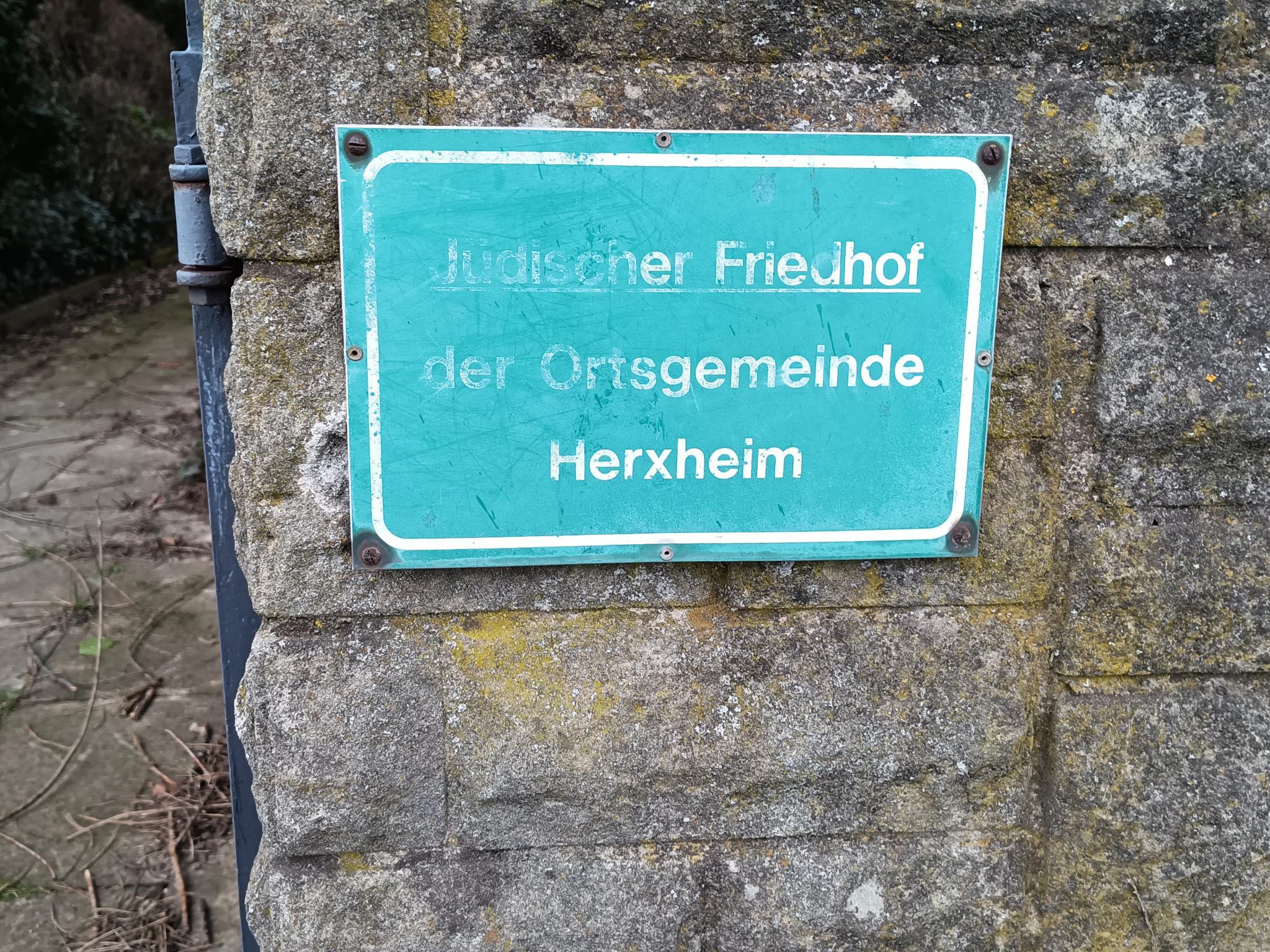Datei:Jüdischer Friedhof Herxheim 1.jpeg