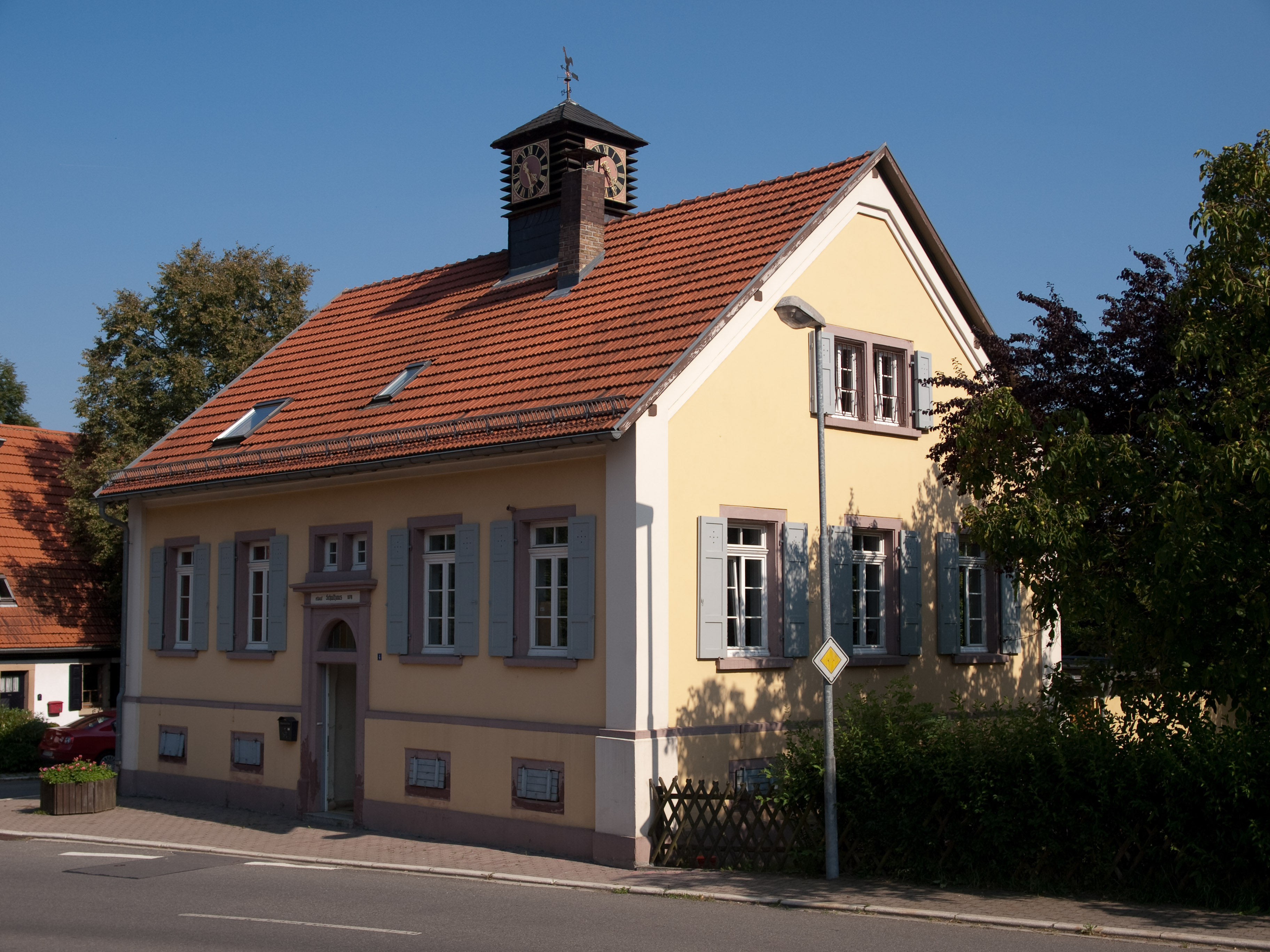 Das ehemalige Schulhaus in Maisbach.