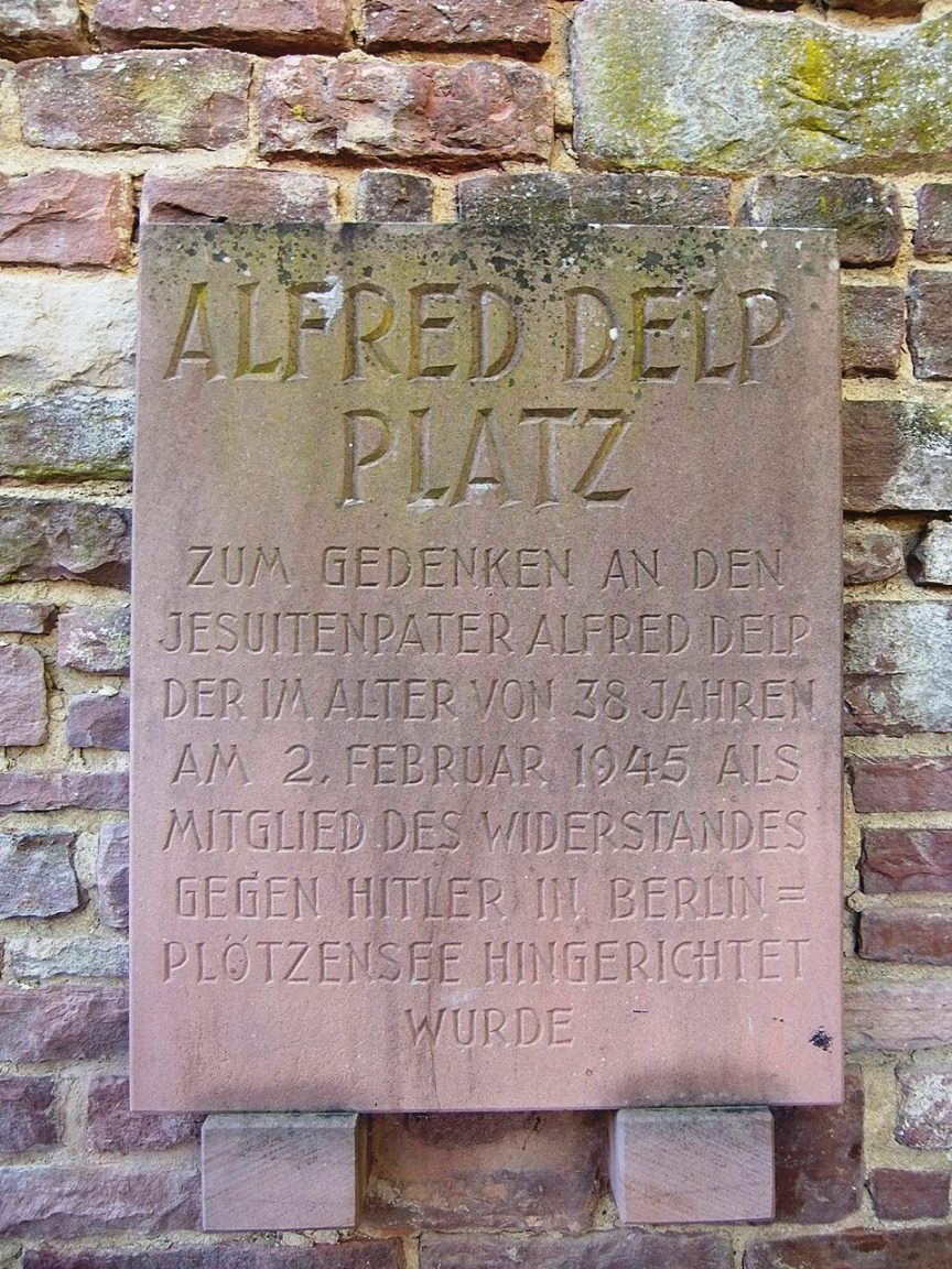 Datei:Alfred-Delp-Platz Obrigheim 2.JPG