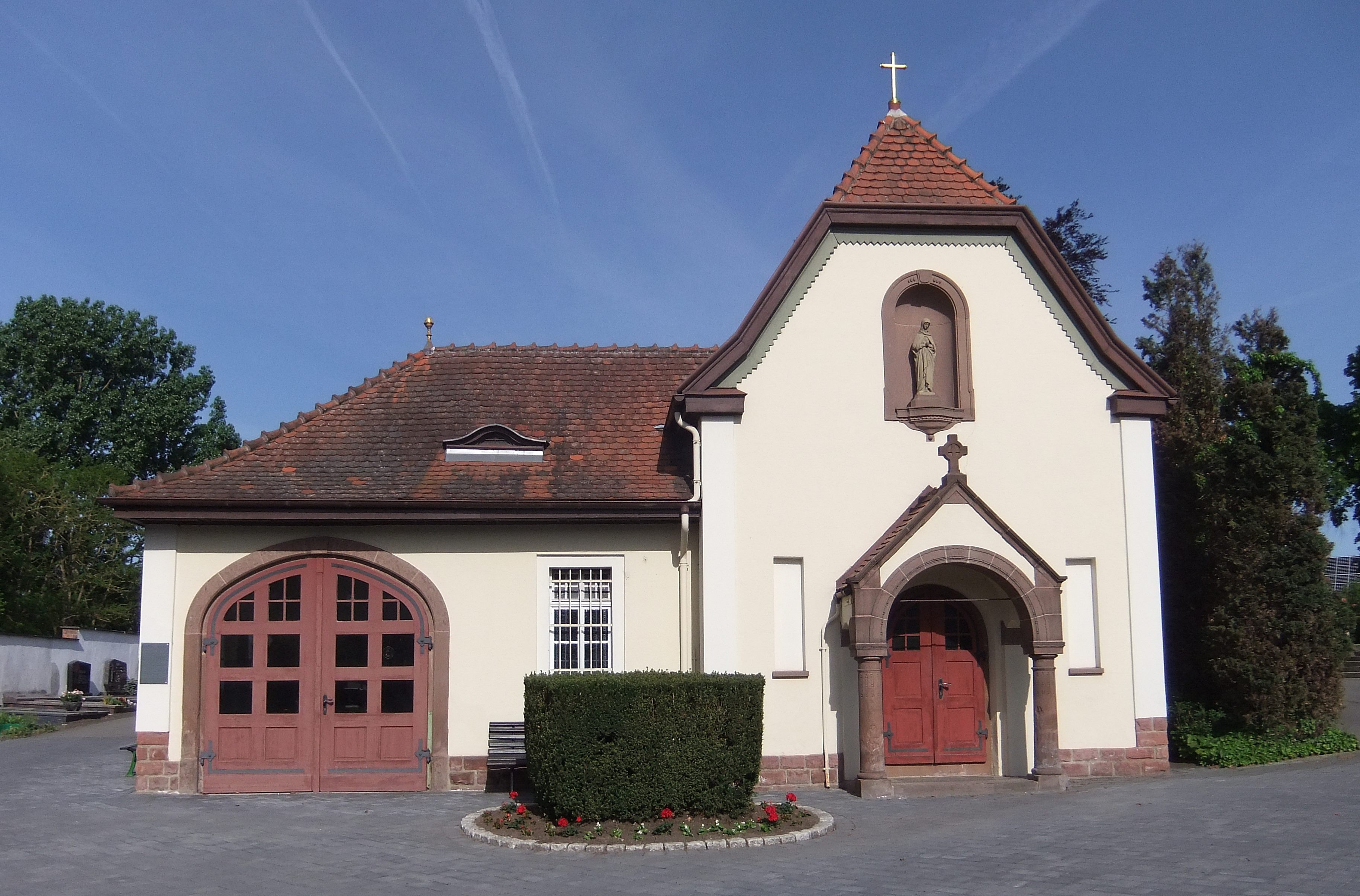 Datei:Friedhofkapelle Dudenhofen.JPG