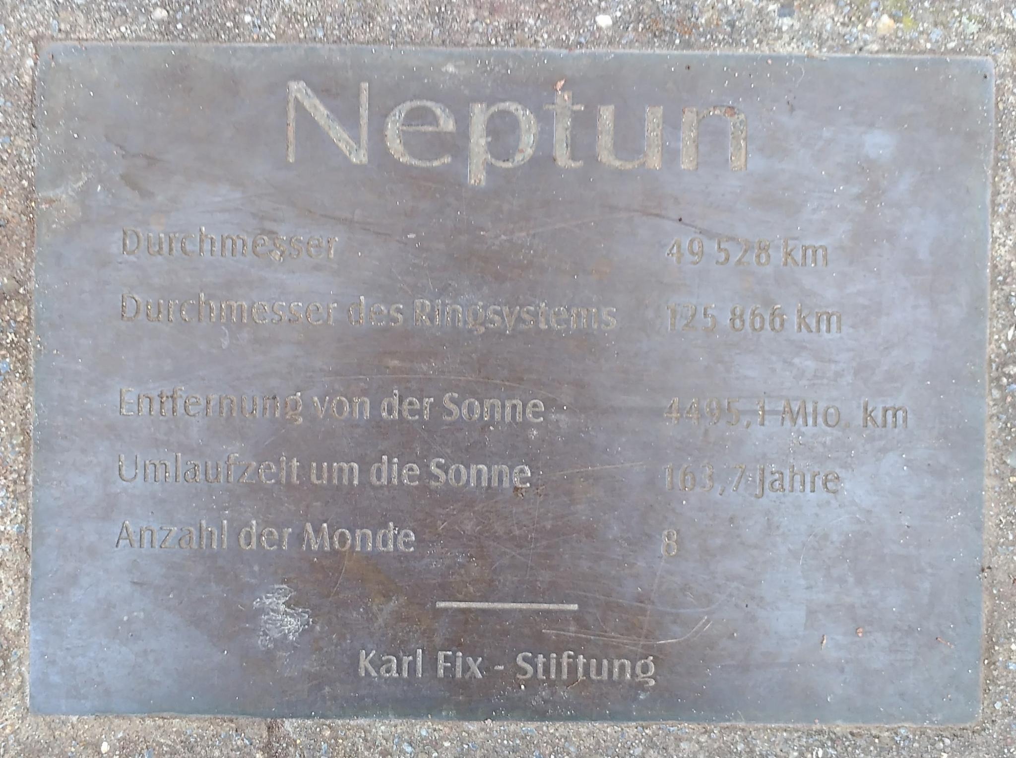 Datei:Planetenweg Landau Neptun.jpeg