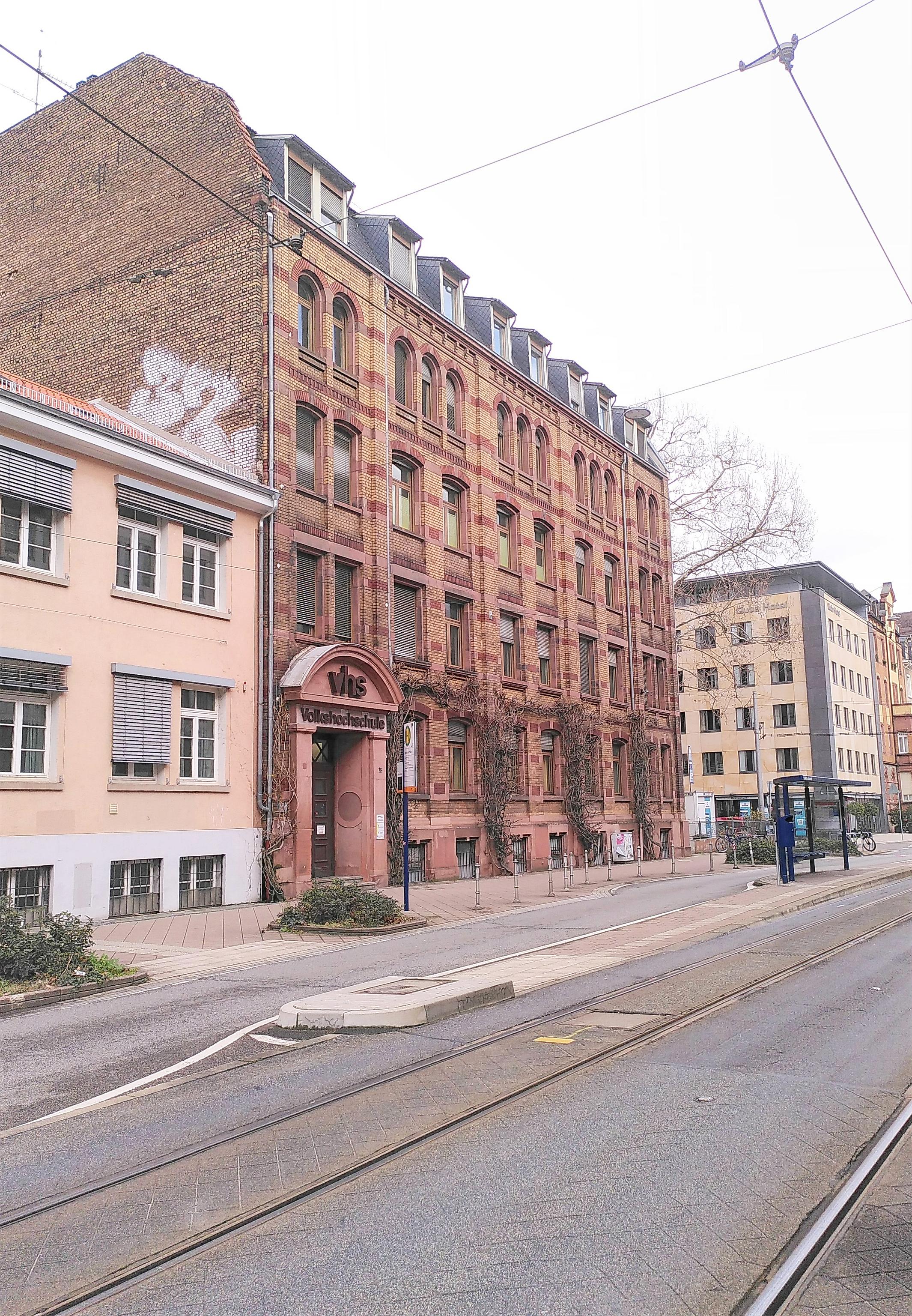 Datei:2022 Volkshochschule Heidelberg 02.jpg