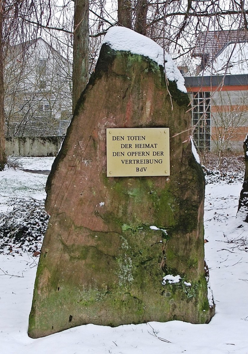Datei:Vertriebenendenkmal Baiertal 1.JPG