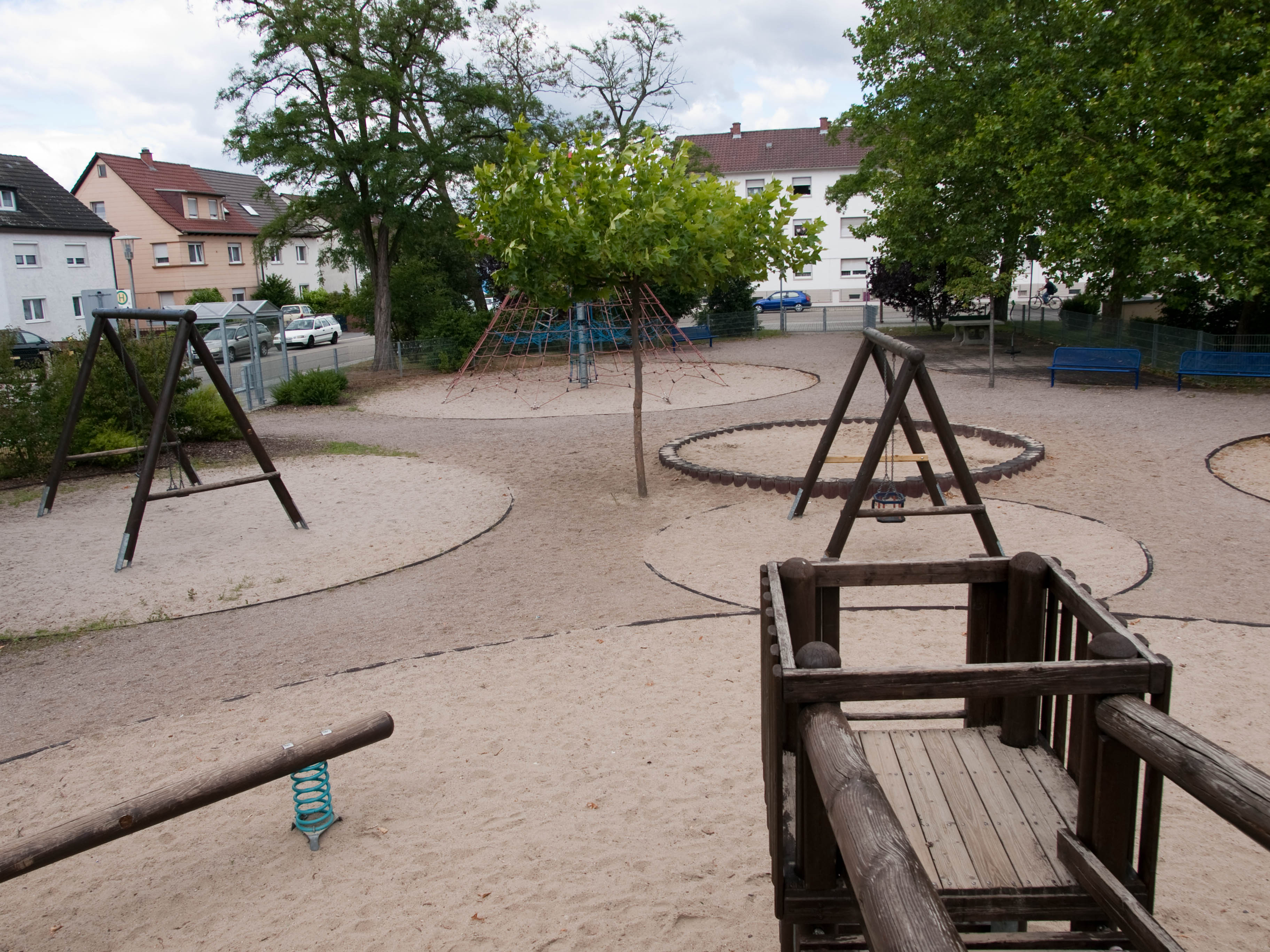 Datei:Spielplatz Marktplatz Schwetzingen-6.jpg