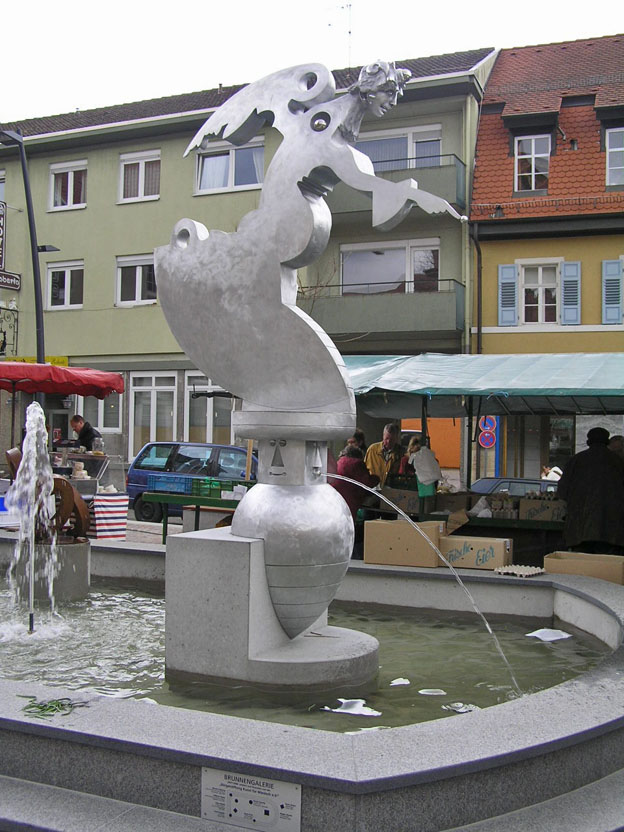 Datei:Wiesloch-Adenauerplatz-BruGal-JGPlastik-01.jpg