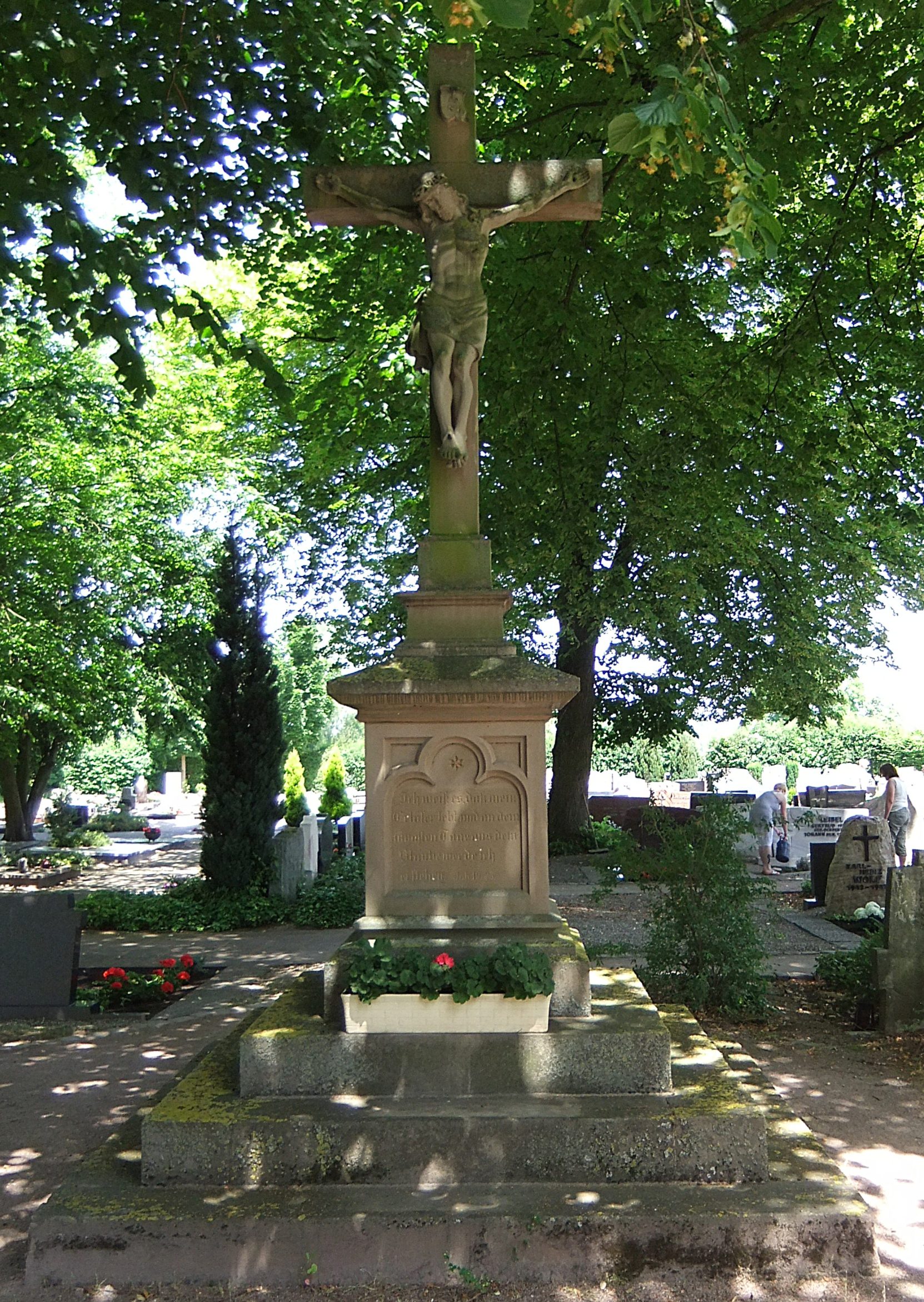 Datei:Friedhofkreuz Leimersheim.JPG
