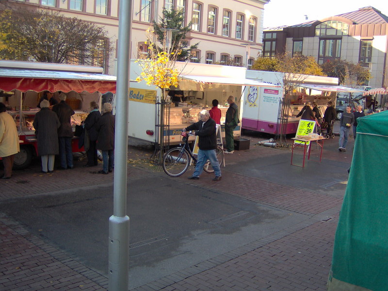 Datei:Wochenmarkt (Viernheim) 1.jpg