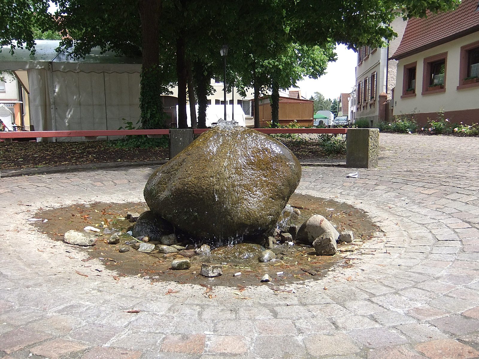 Datei:Brunnen Schwegenheim.JPG