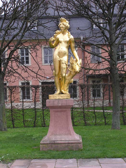 Schlossgarten, Statue