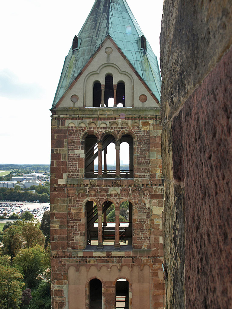 Datei:Speyer-Kaiserdom-NOTurm-16.jpg
