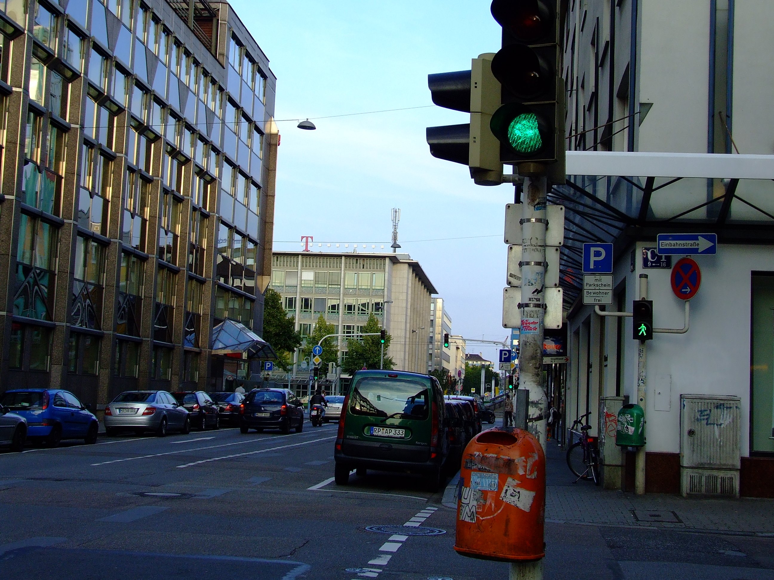 Datei:Mannheim D1C1 Richtung Paradeplatz und Telekom in O2.jpg