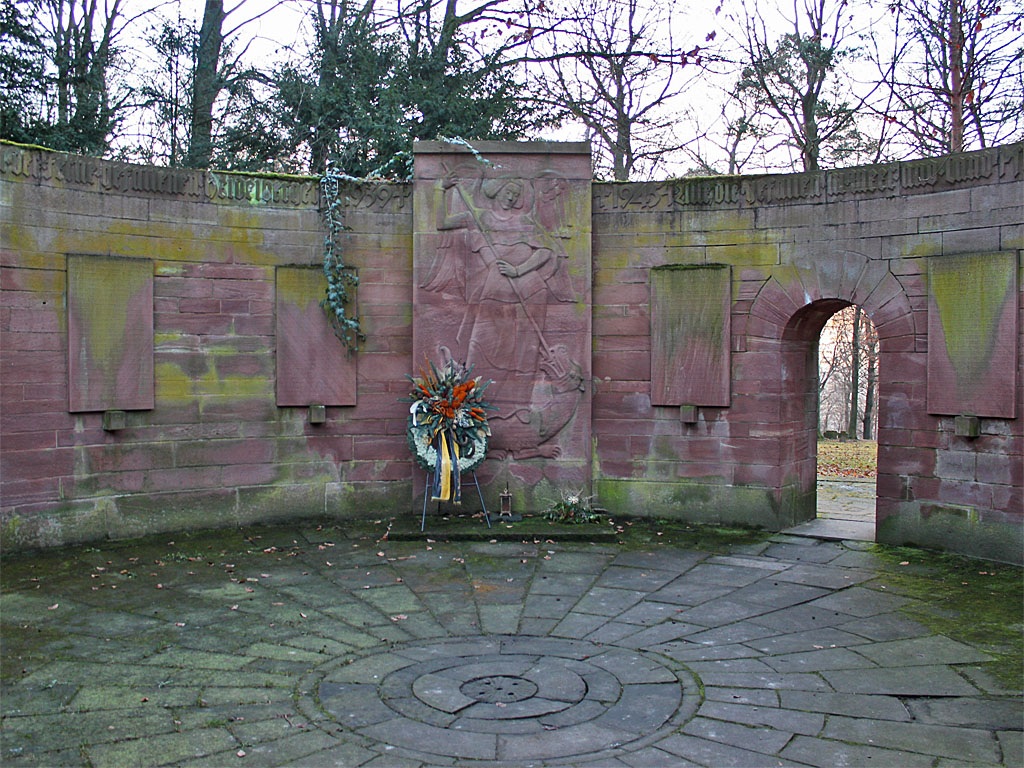 Datei:HD-Ehrenfriedhof-IR110GefDenkmal-03.jpg
