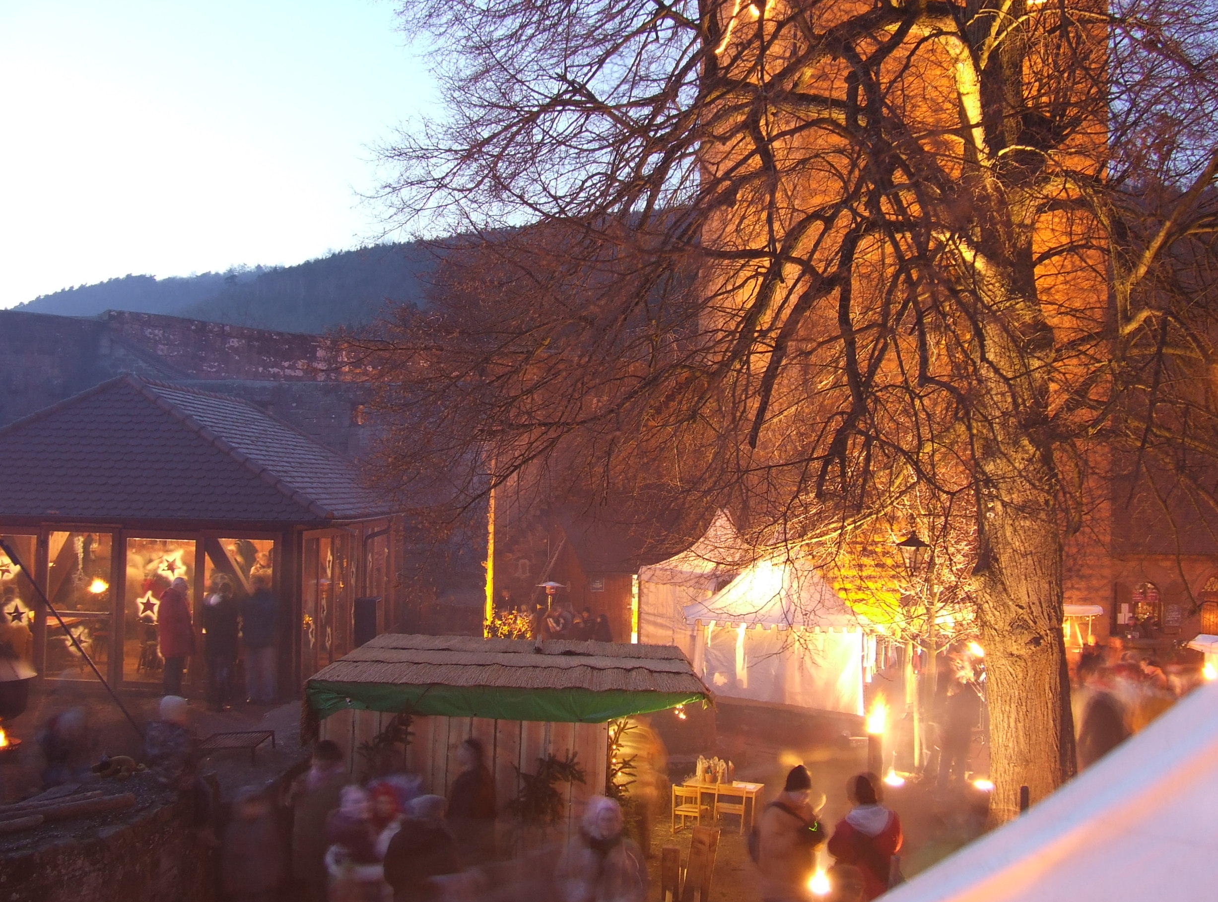 Datei:Burg Landeck Mittelalterlicher Weihnachtsmarkt 2008 dscf8182.jpg