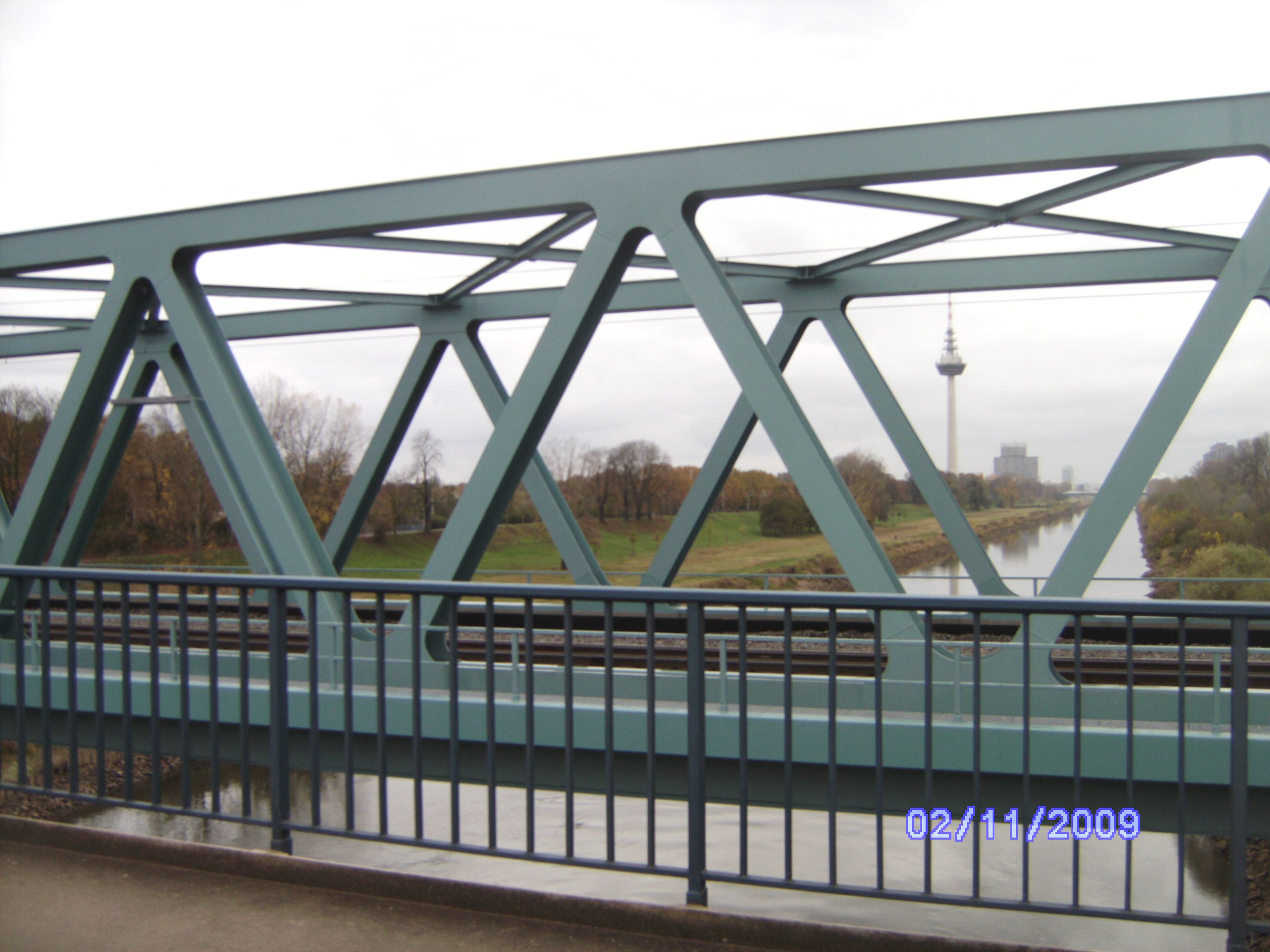 Datei:Riedbahnbrücke Mannheim Feudenheim 01.jpg
