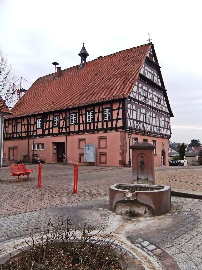 Sinsheim – Eschelbach: Brunnen vor dem Rathaus