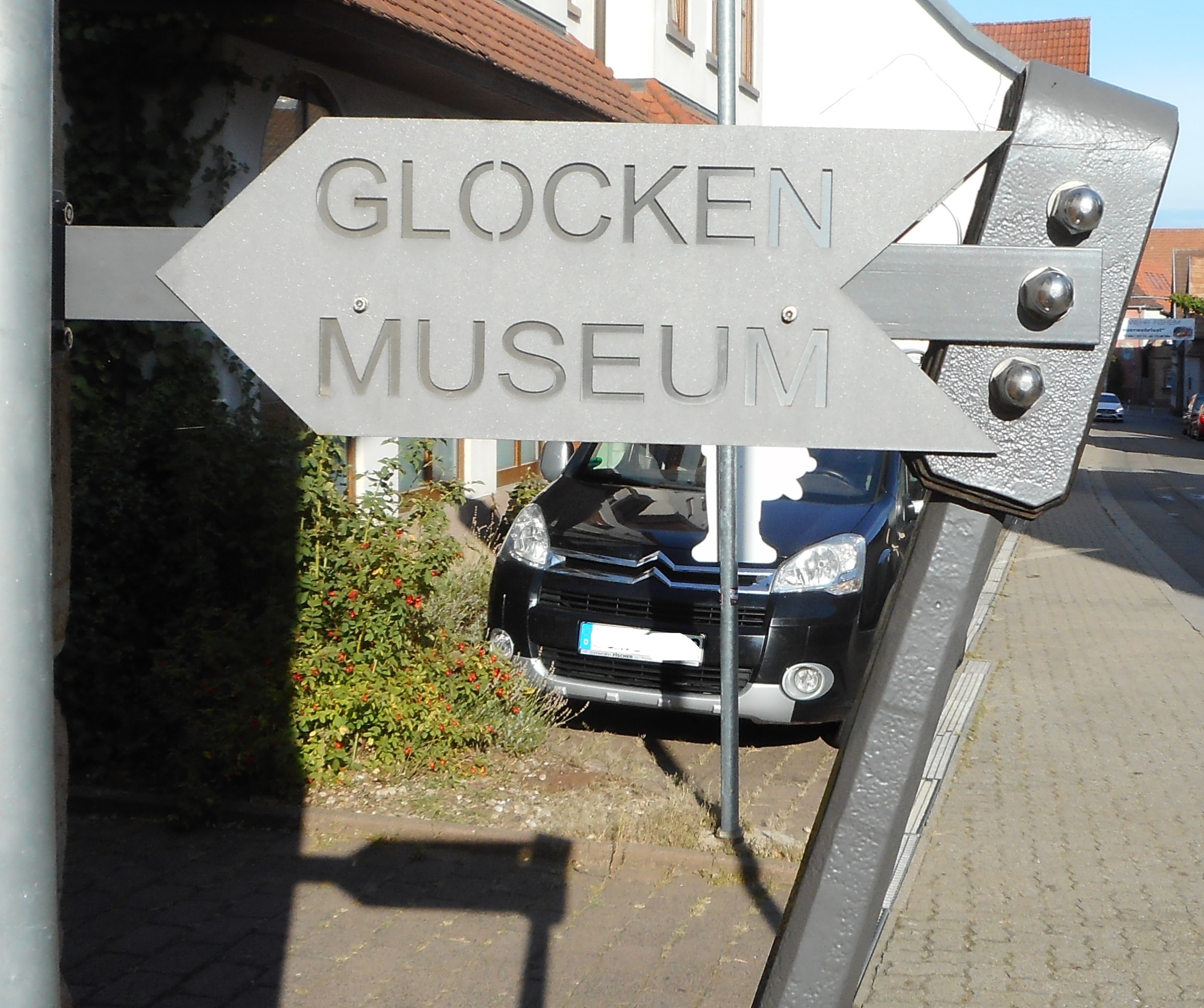 Datei:Glockenmuseum Insheim Schild.jpg