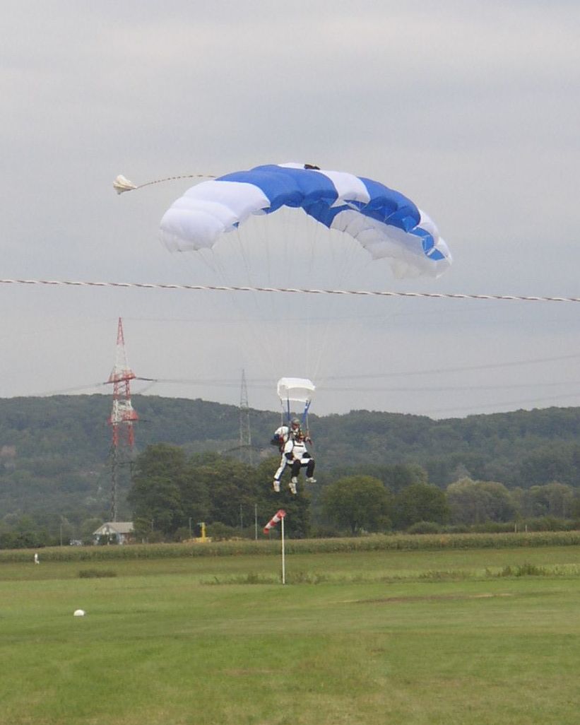 Fallschirmspringer beim Flugtag Walldorf