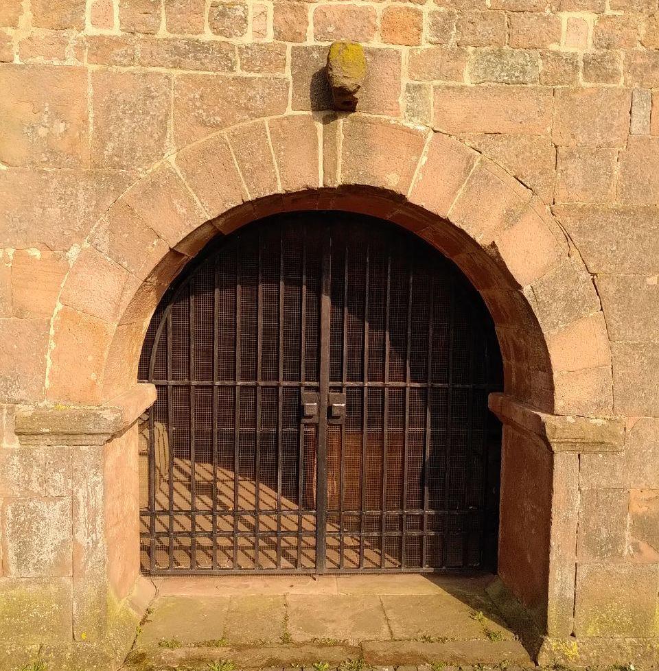 Portal am Turm