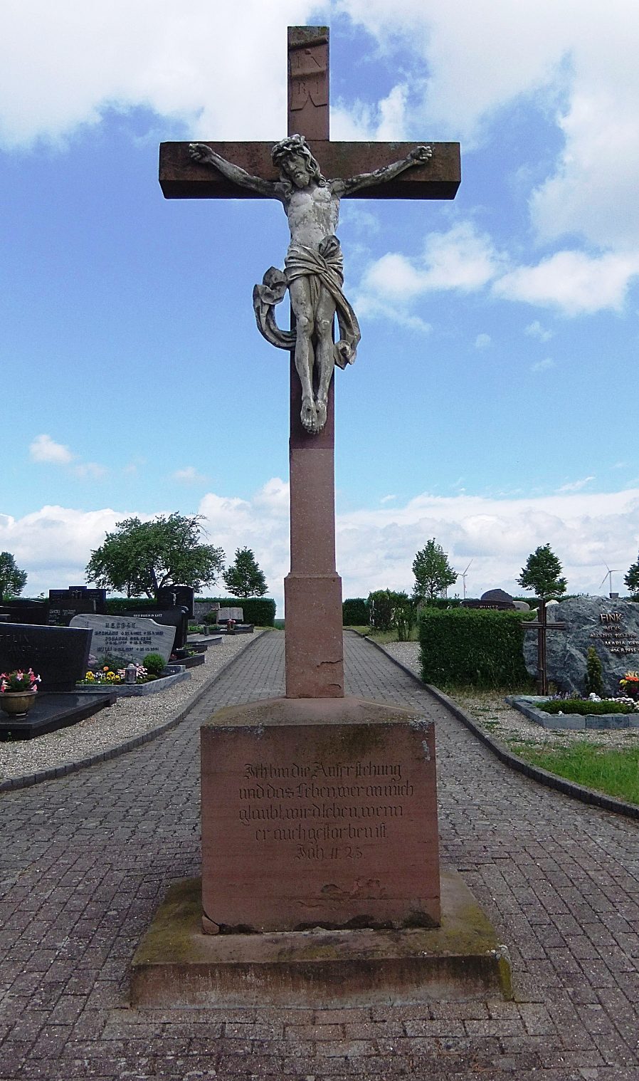 Datei:Friedhofskreuz Herheimweyher.JPG
