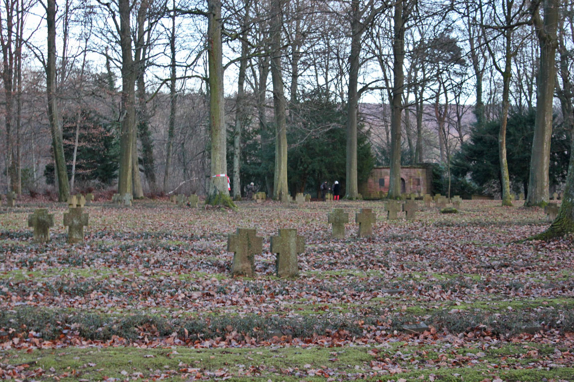 Datei:HD-Ehrenfriedhof-Graeber-01.jpg