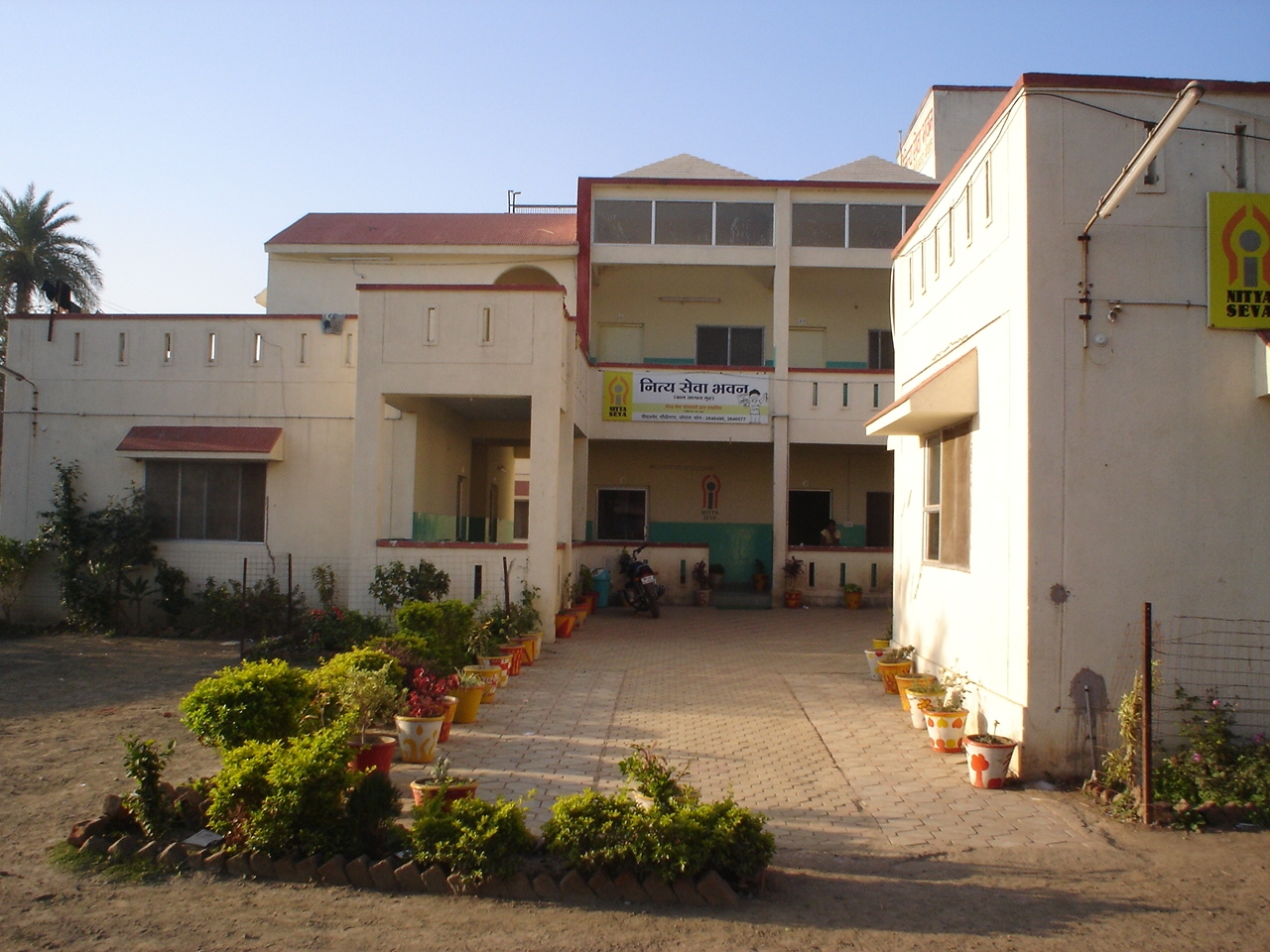 Datei:NITYA SEVA Kinderheim in Bhopal.jpg