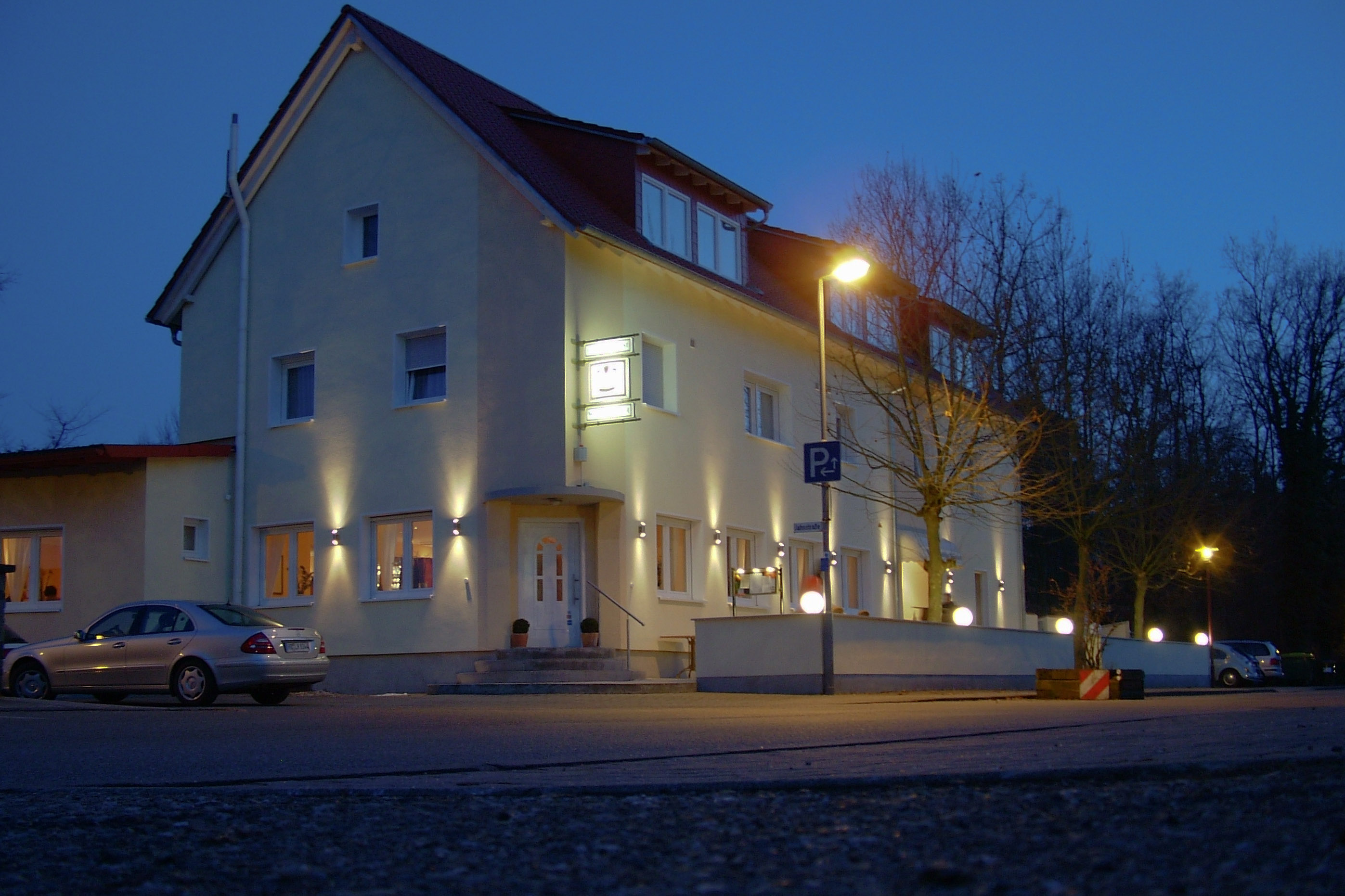 Hotel Waldschlössel in der Hockenheimer Straße in Oftersheim